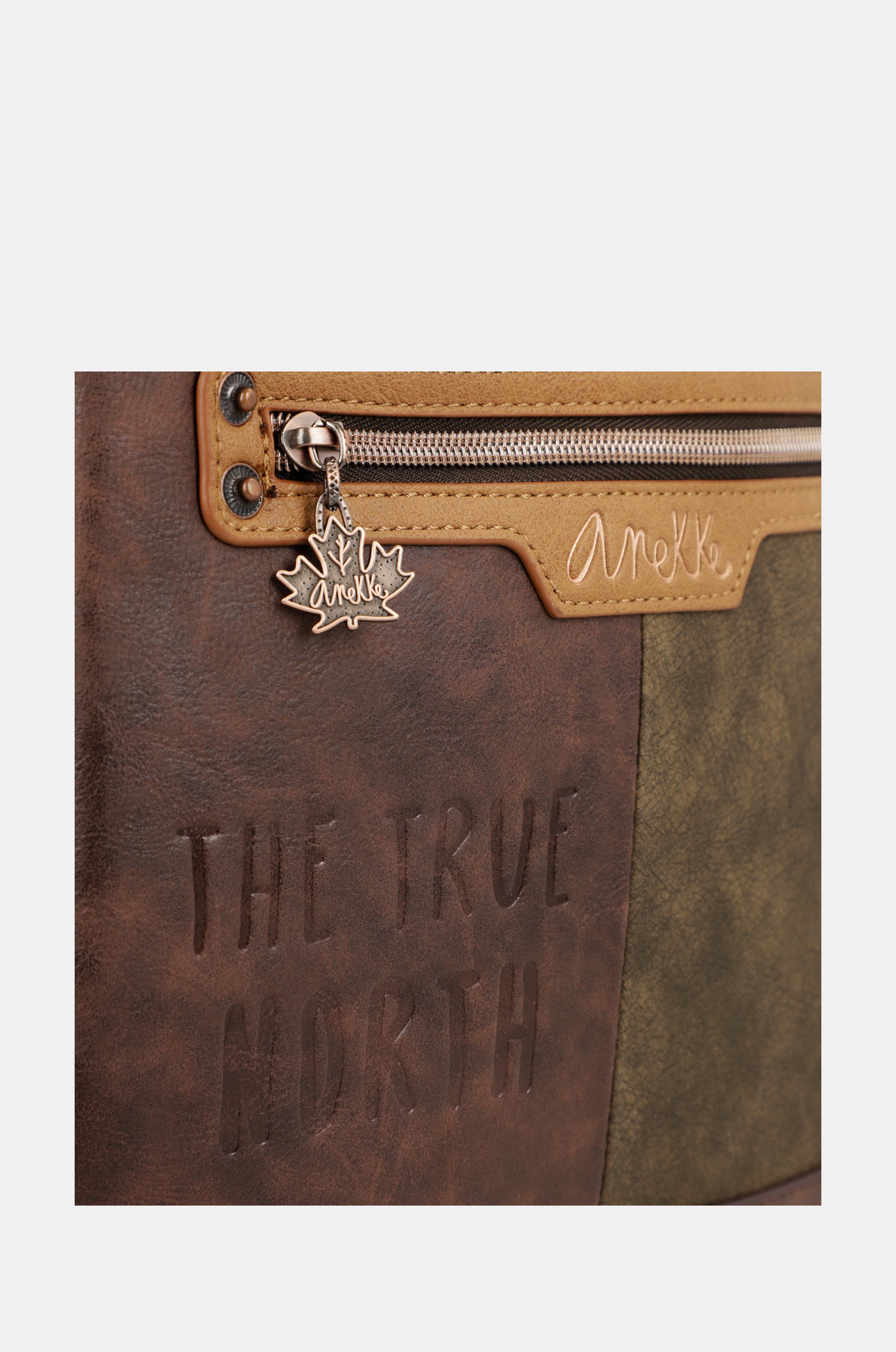 Schultertasche mit „The Forest“-Print