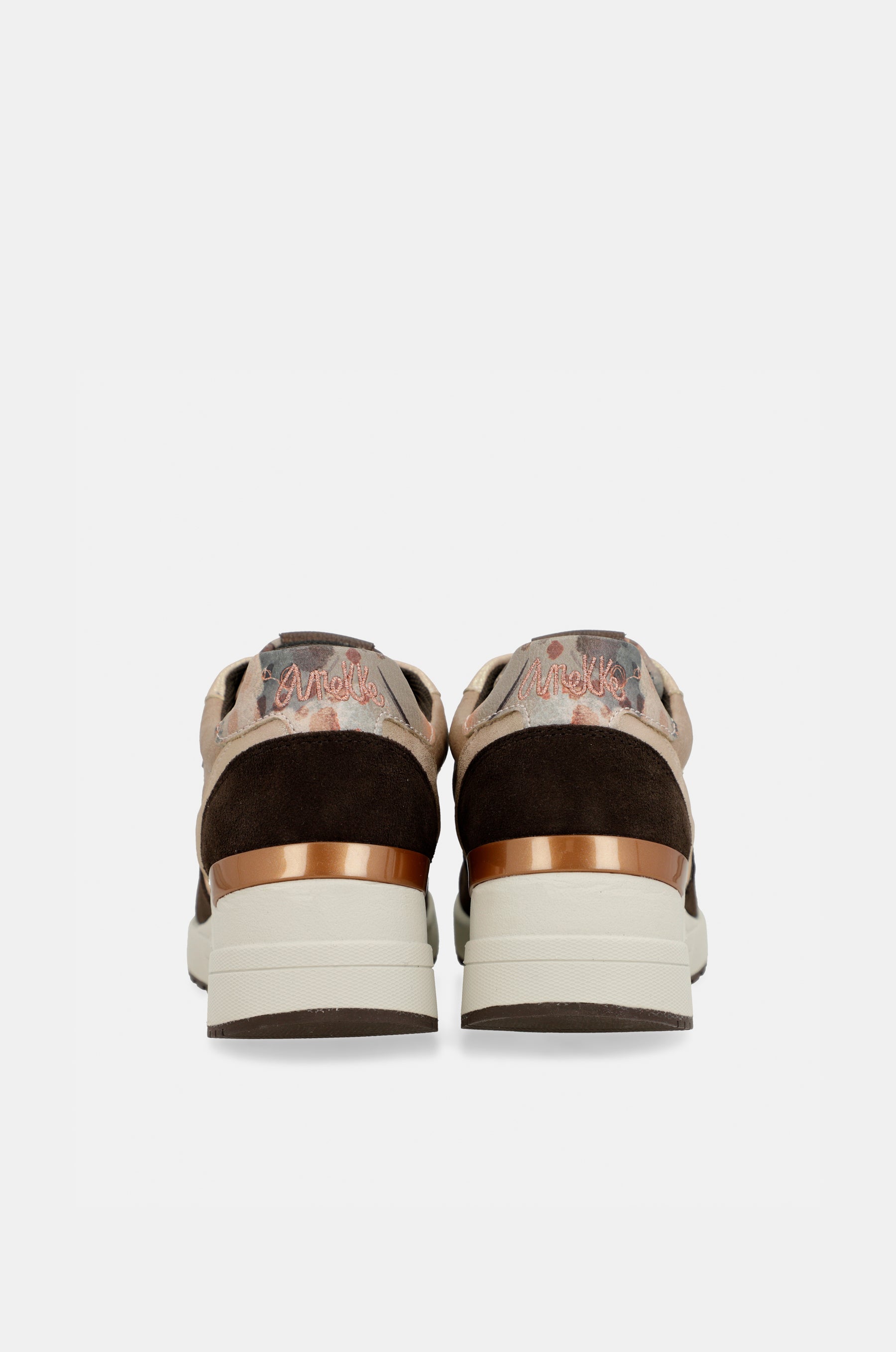 Brauner gepolsterter Keilsneaker