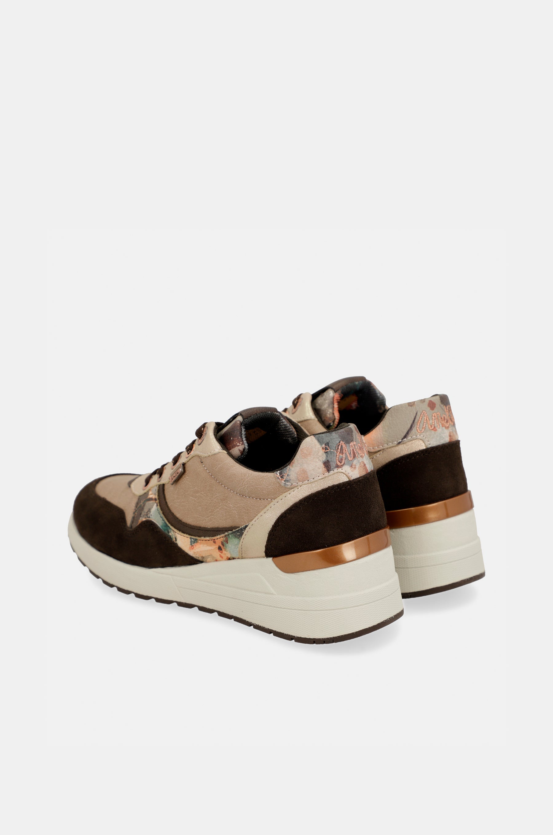 Brauner gepolsterter Keilsneaker