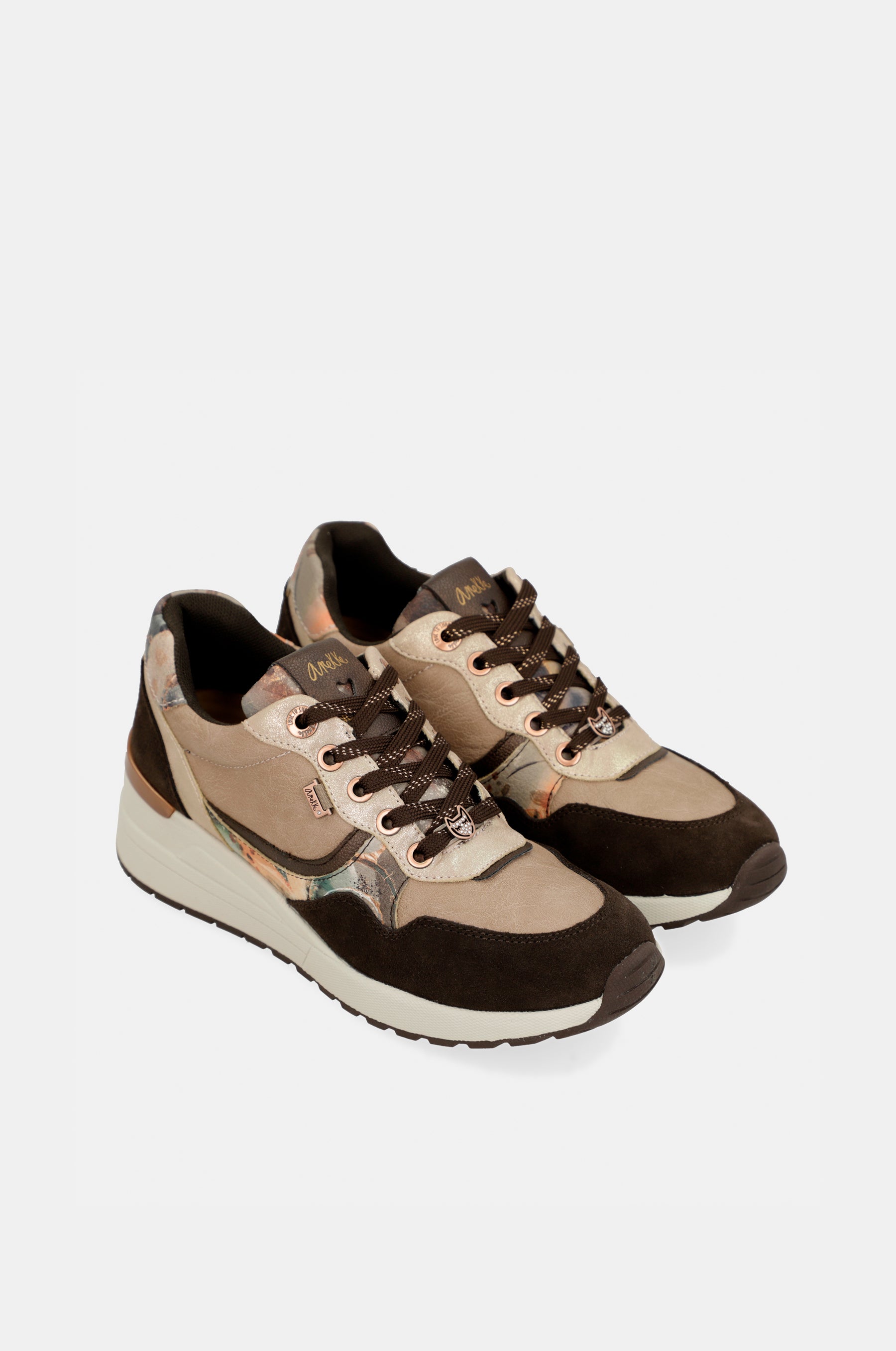 Brauner gepolsterter Keilsneaker