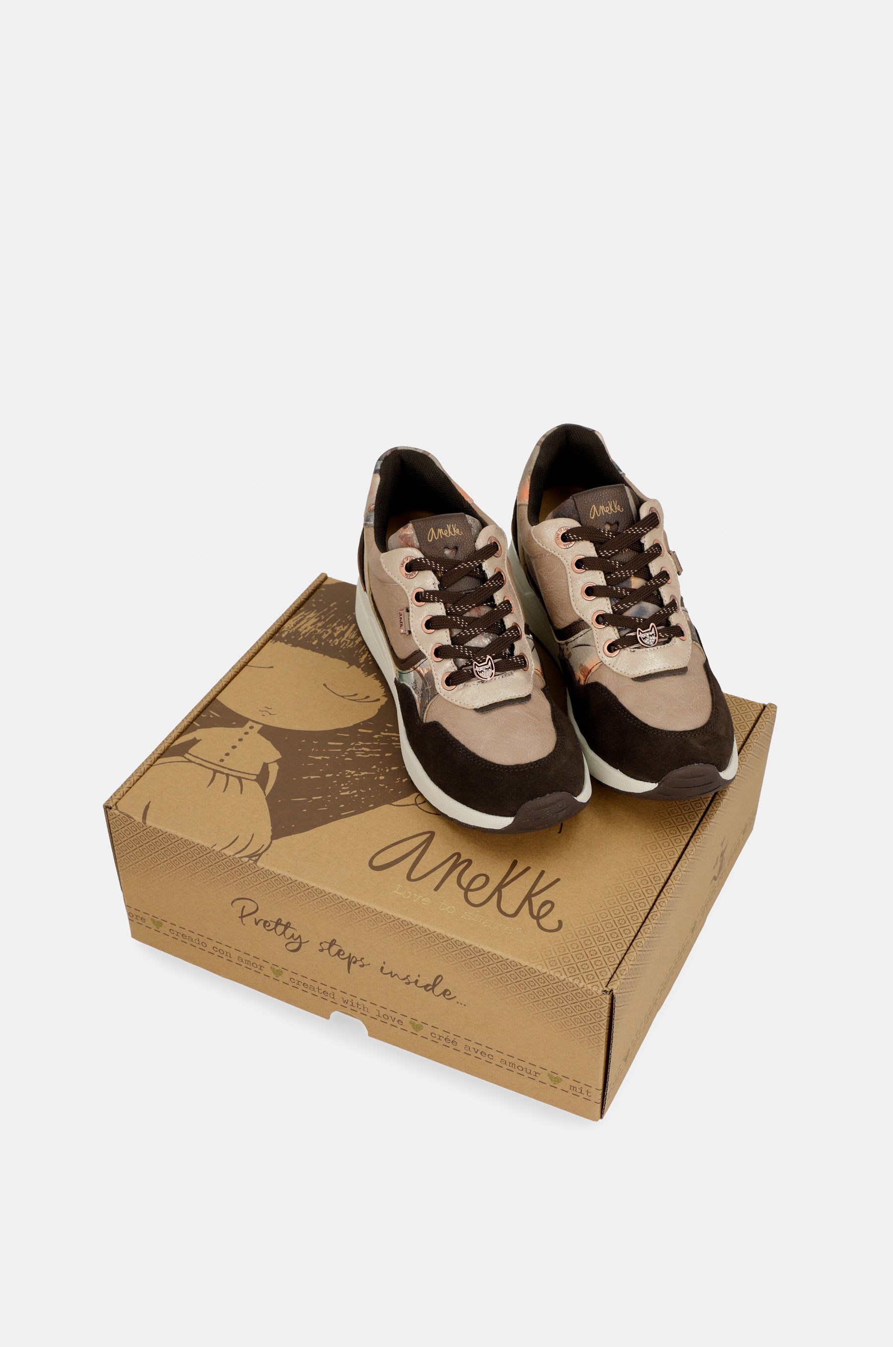 Brauner gepolsterter Keilsneaker