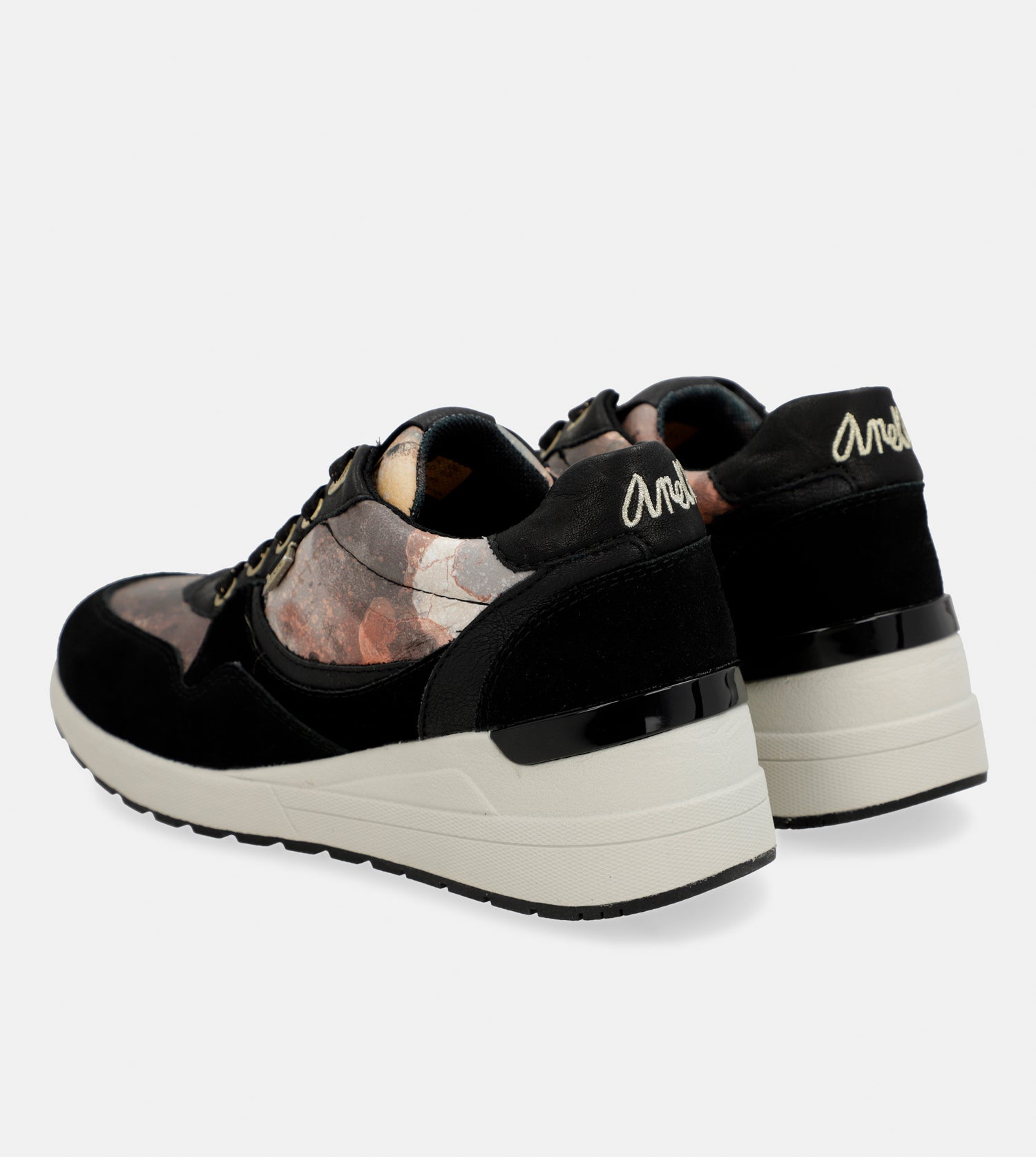Gepolsterter schwarzer Keilsneaker