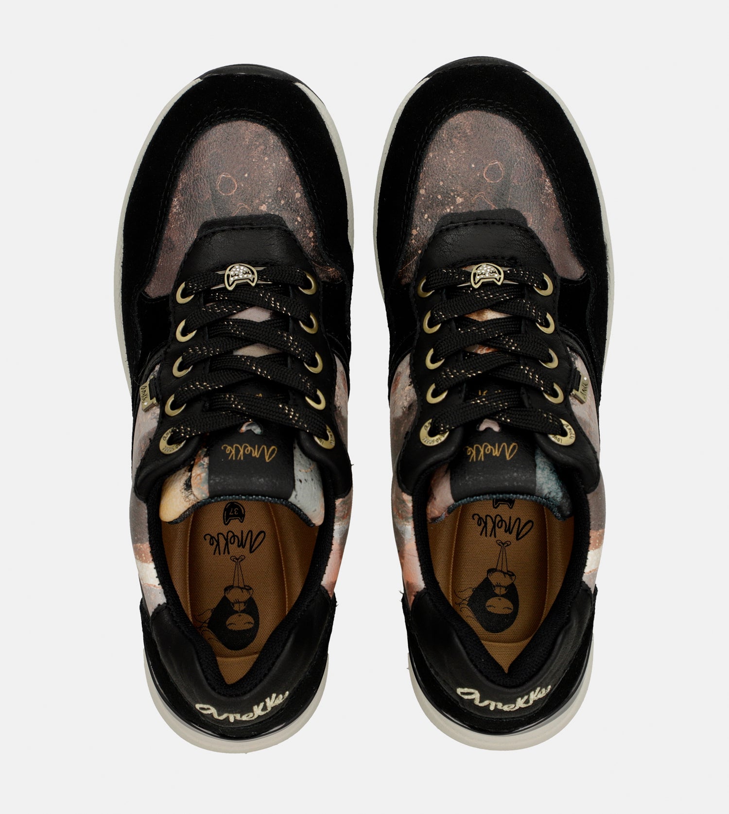 Gepolsterter schwarzer Keilsneaker