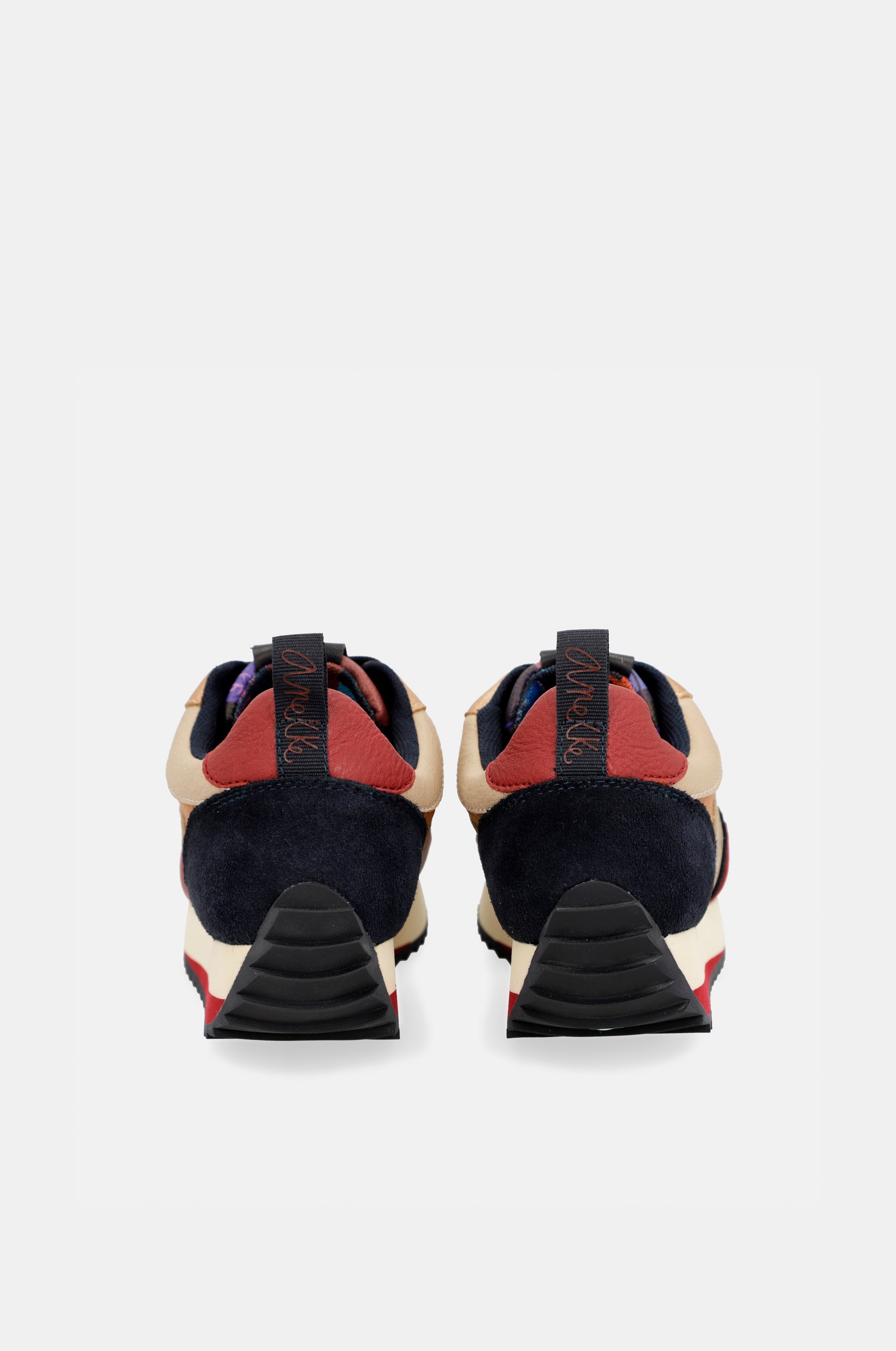 Moderner mehrfarbiger Sneaker