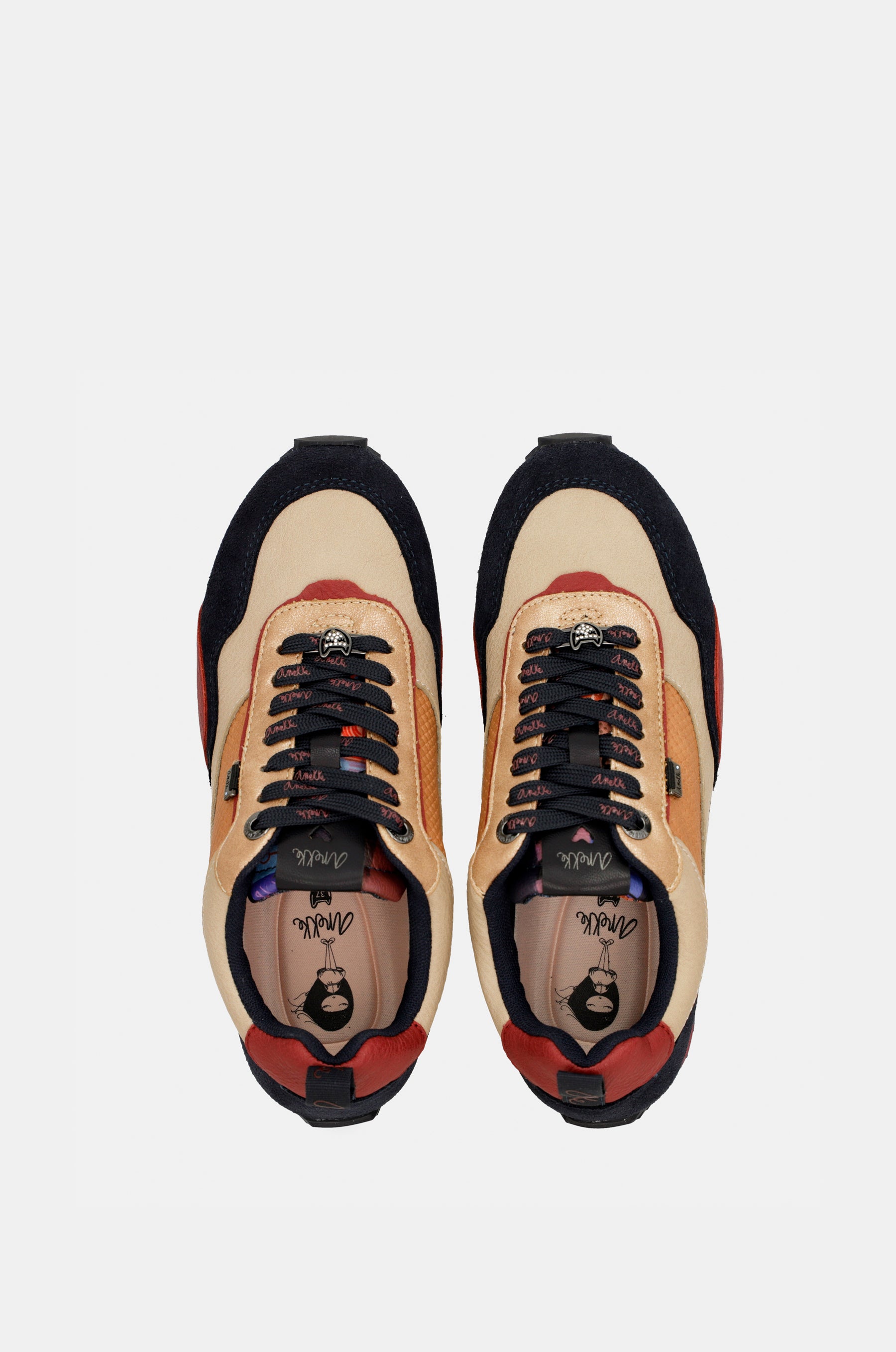 Moderner mehrfarbiger Sneaker