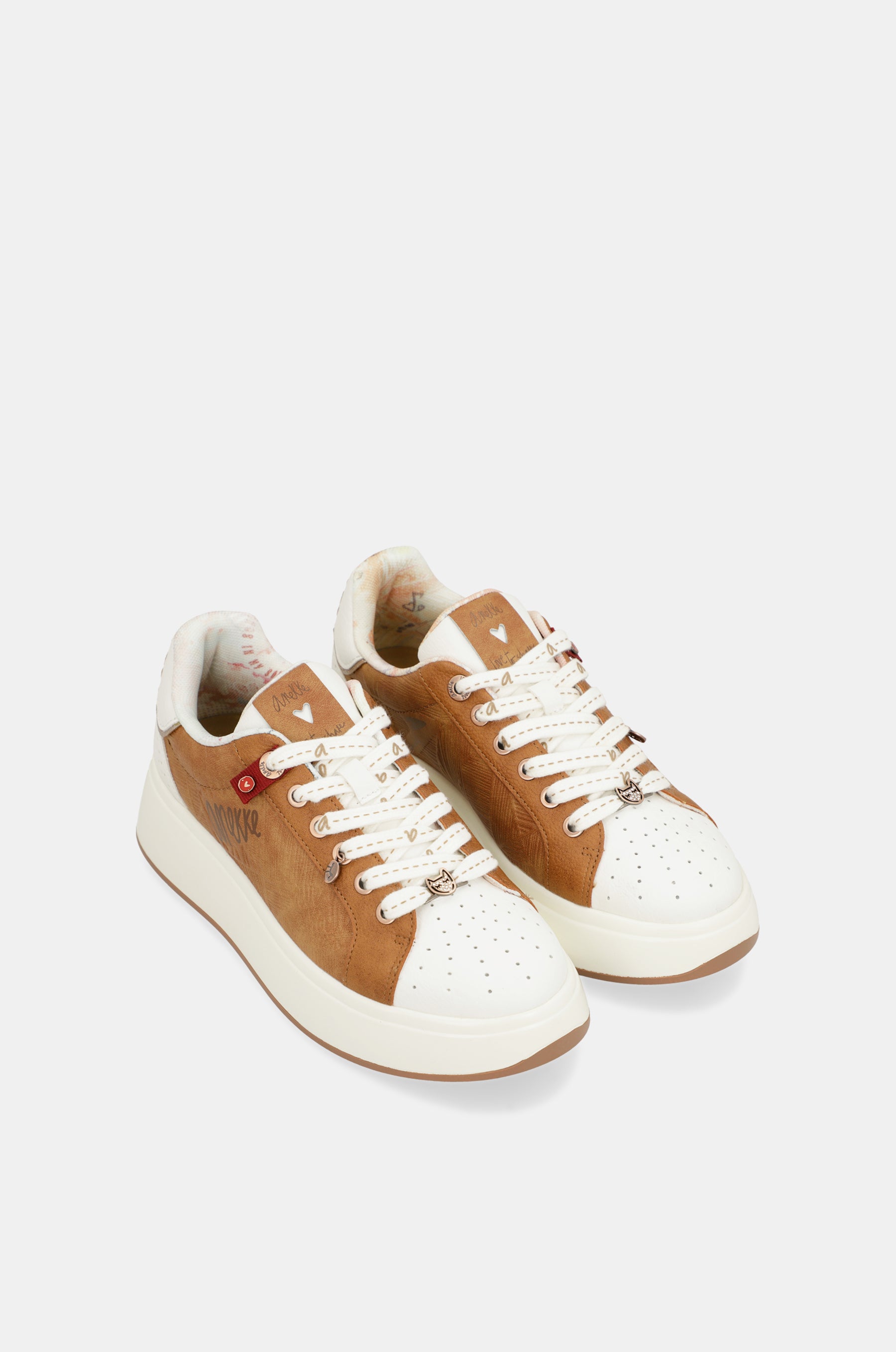 Braune Sneakers von Peace & Love