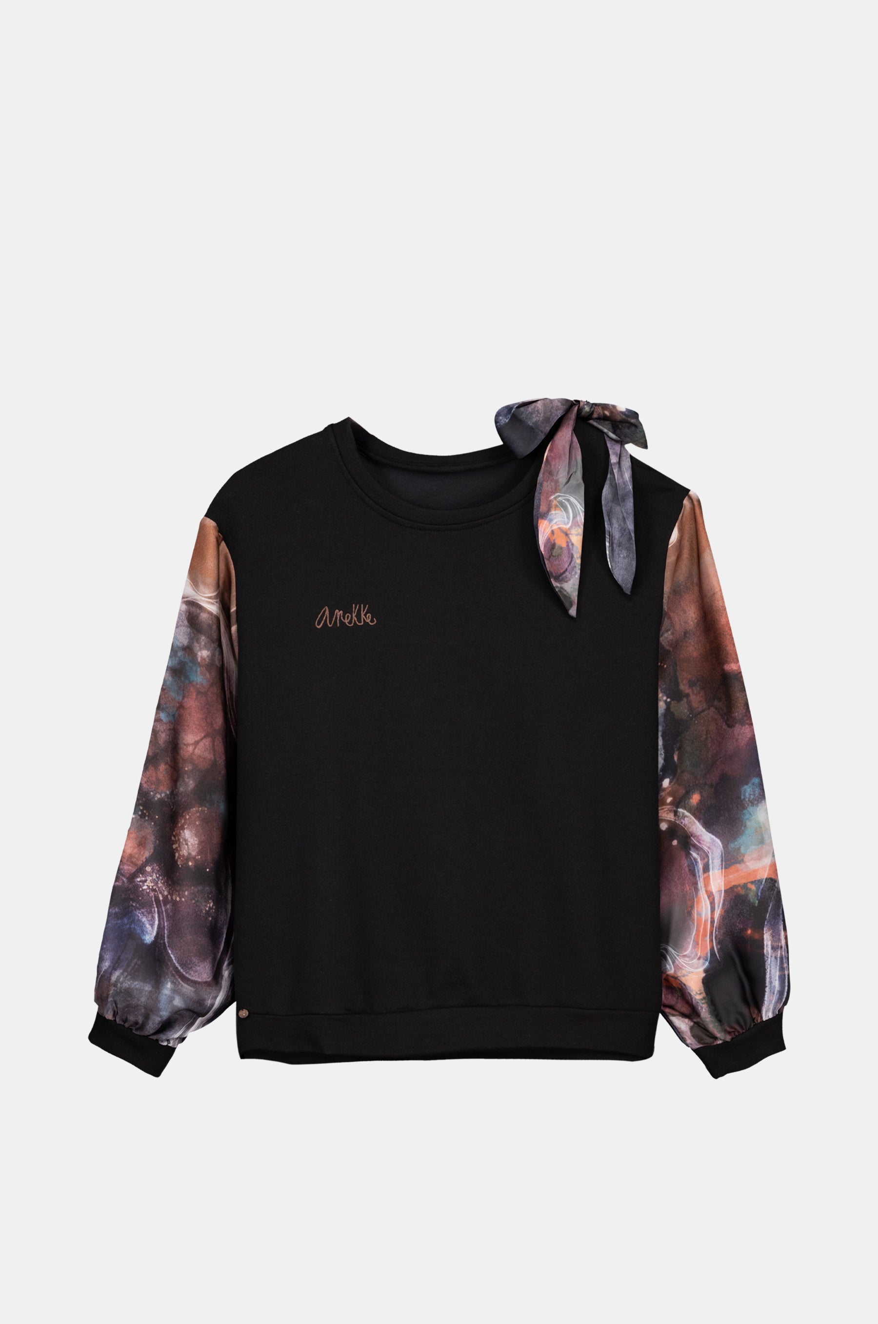 Schwarzes Sweatshirt mit bedruckten Ärmeln