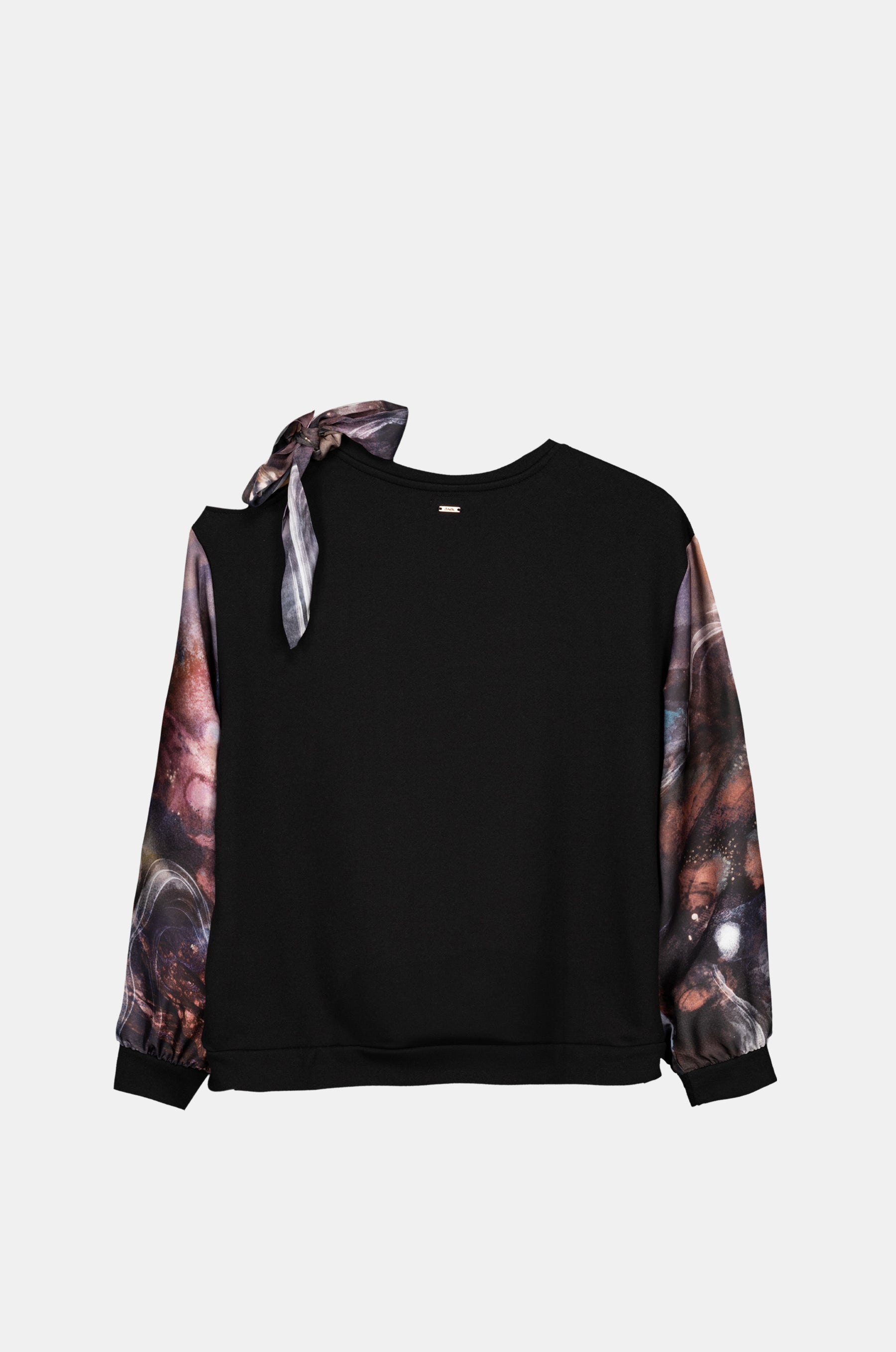 Schwarzes Sweatshirt mit bedruckten Ärmeln