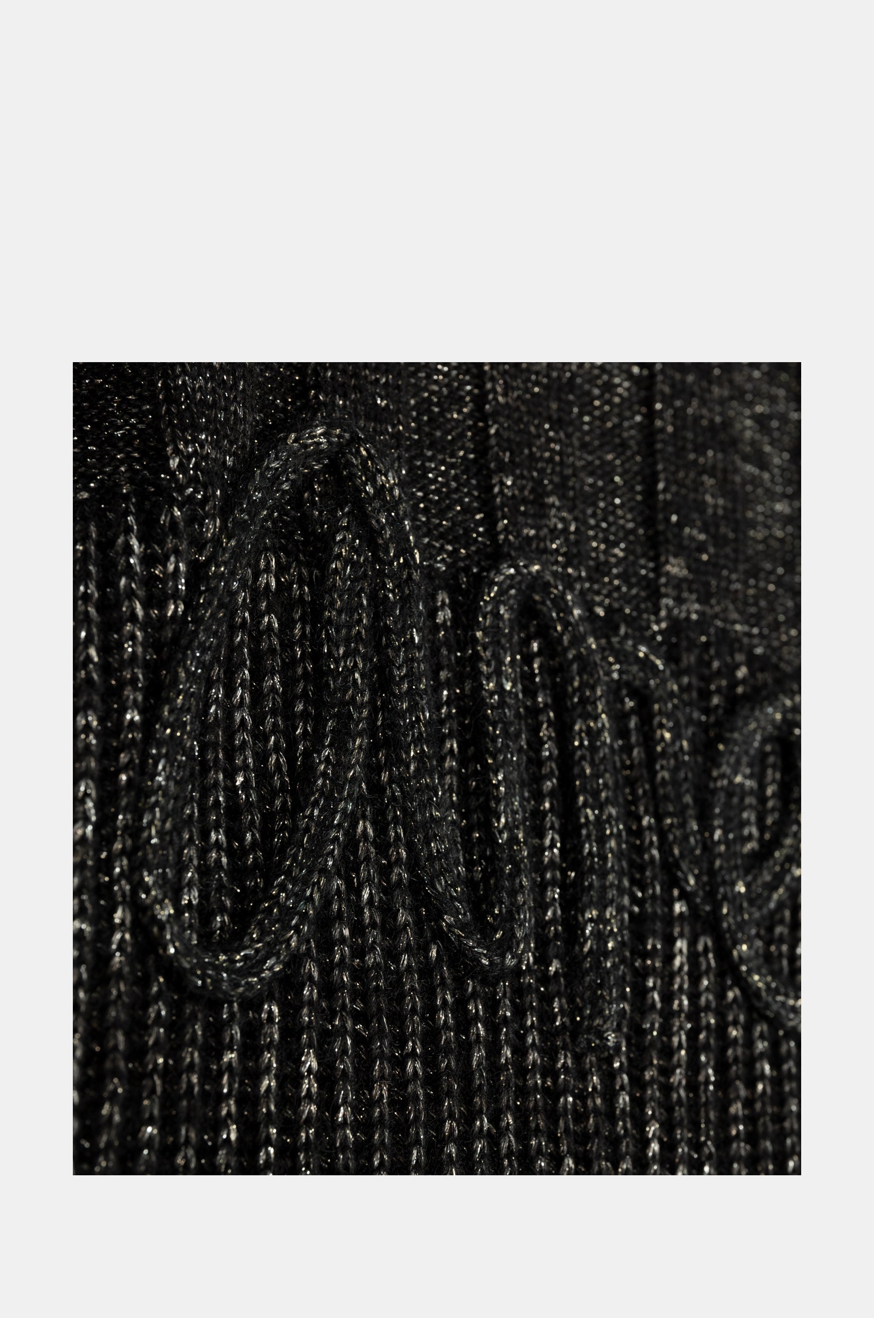 Schwarzer Pullover