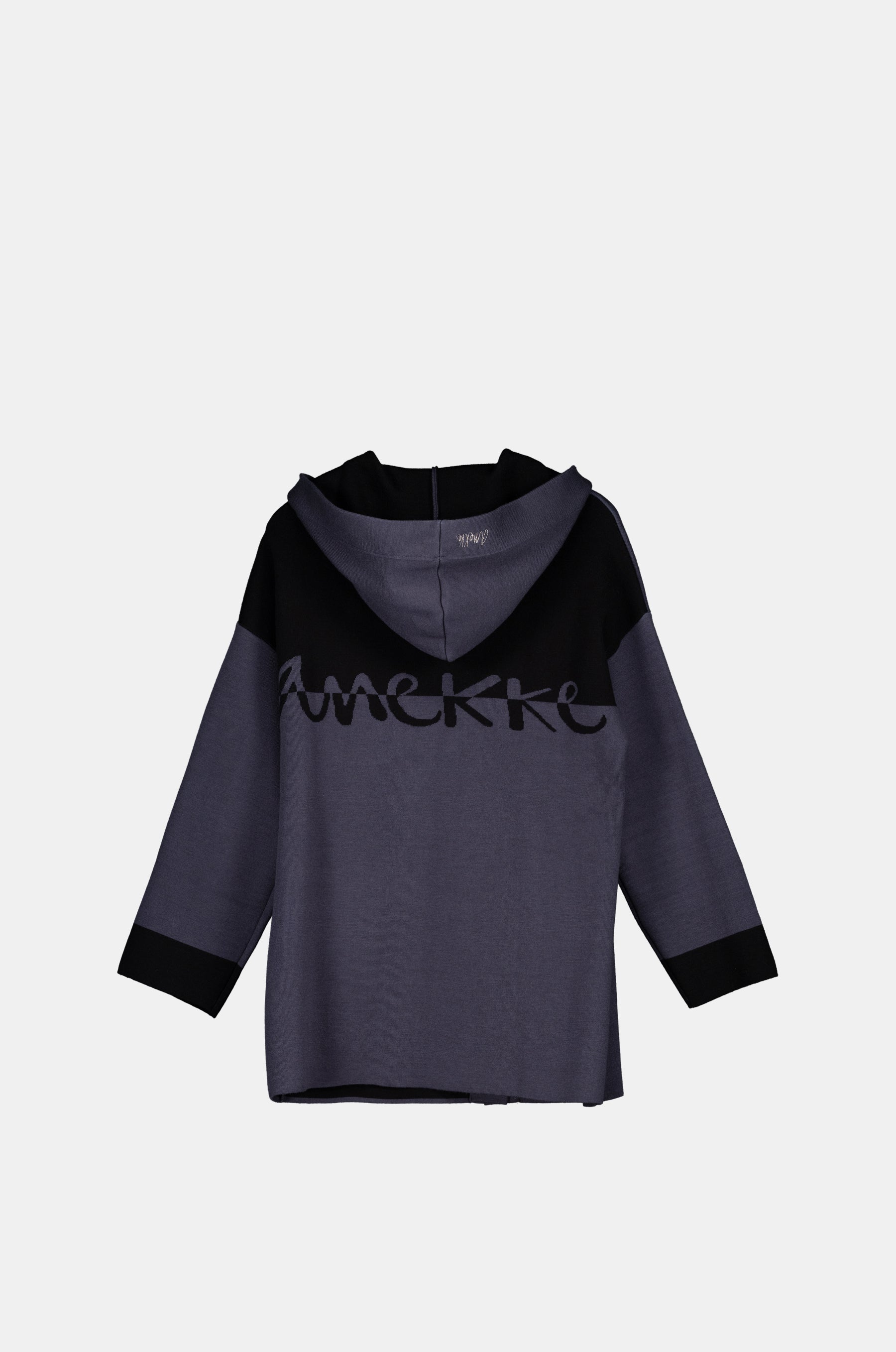 Blaue Strickjacke