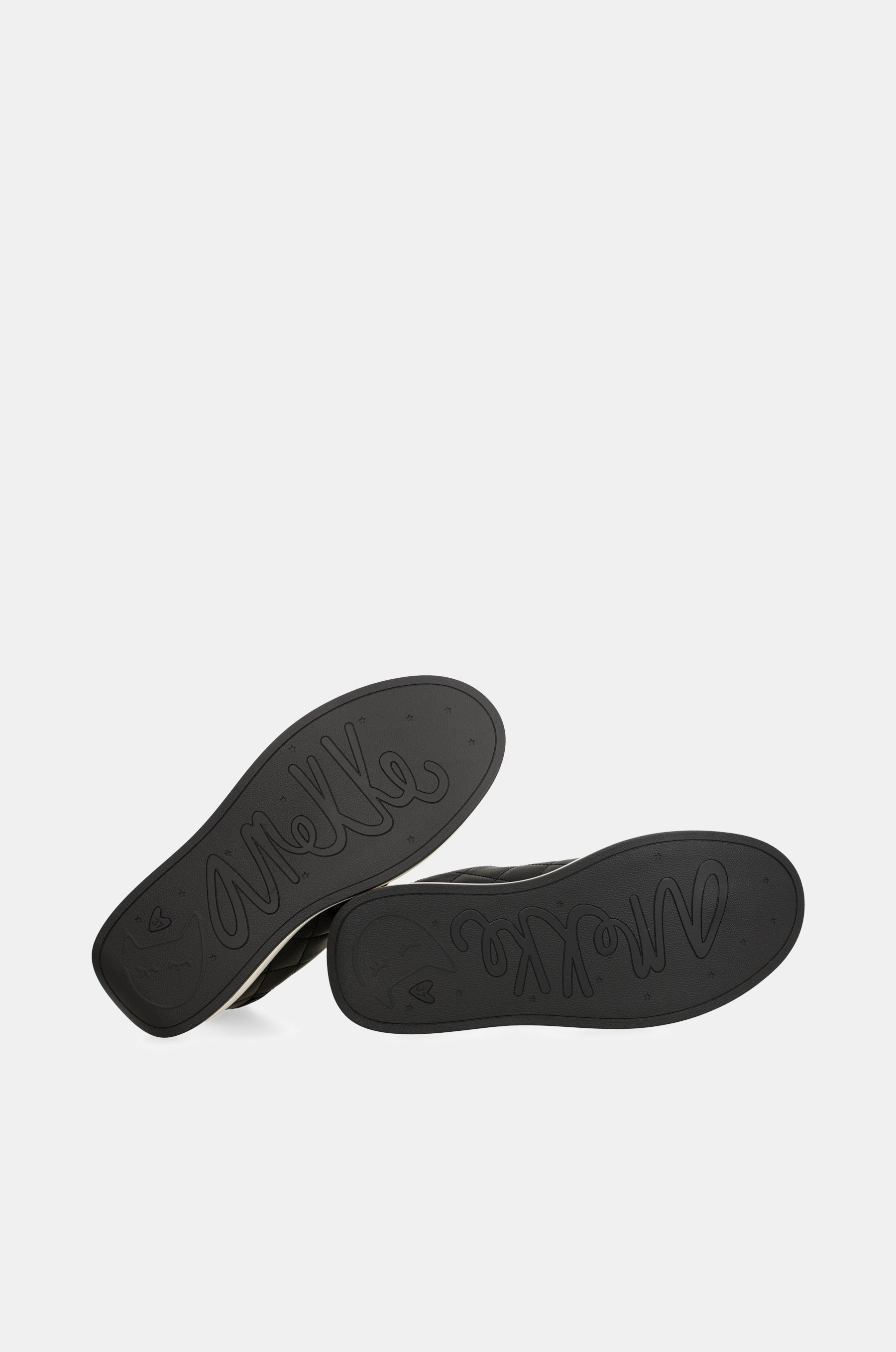 Lässige schwarze Sneaker