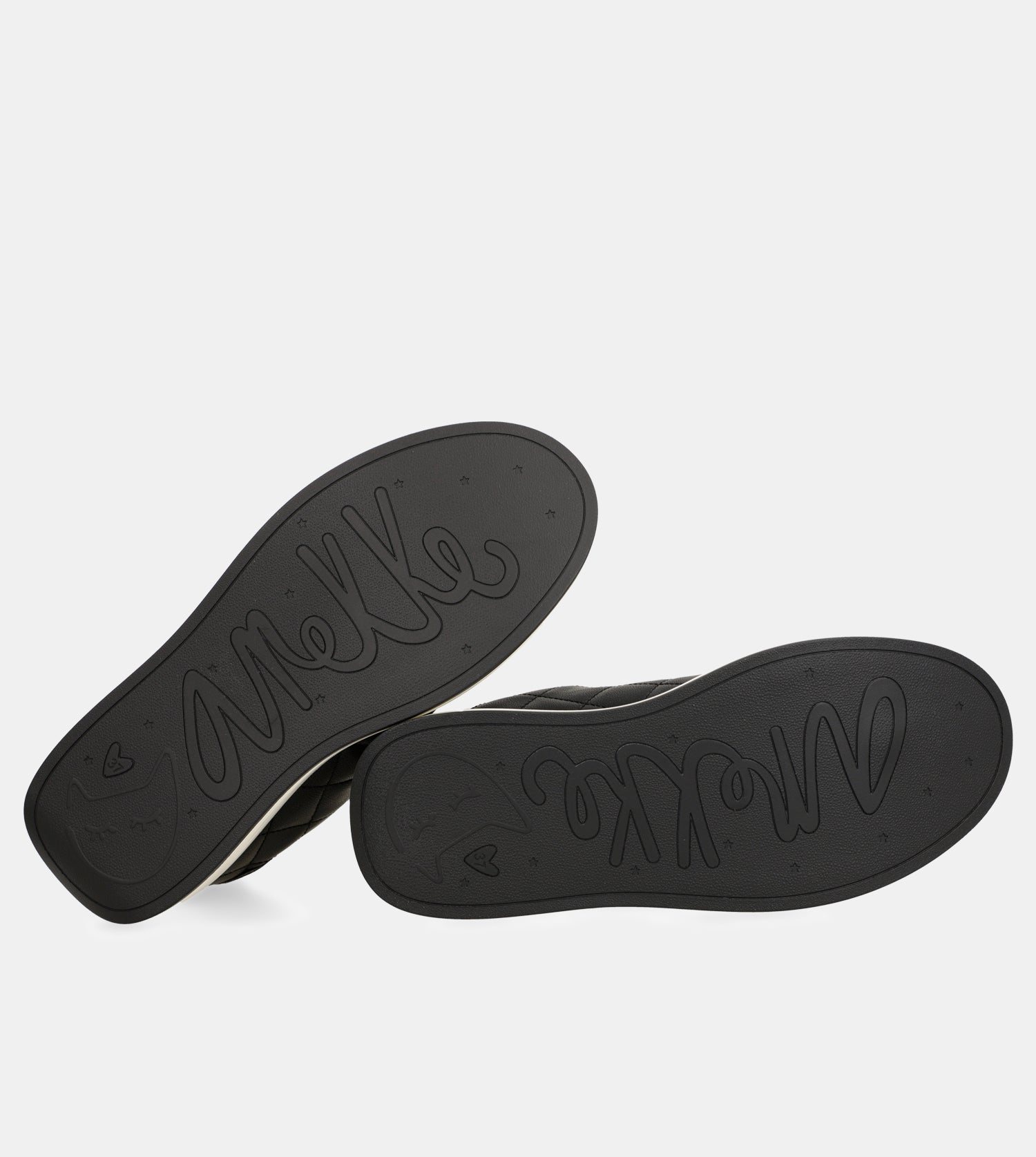 Lässige schwarze Sneaker