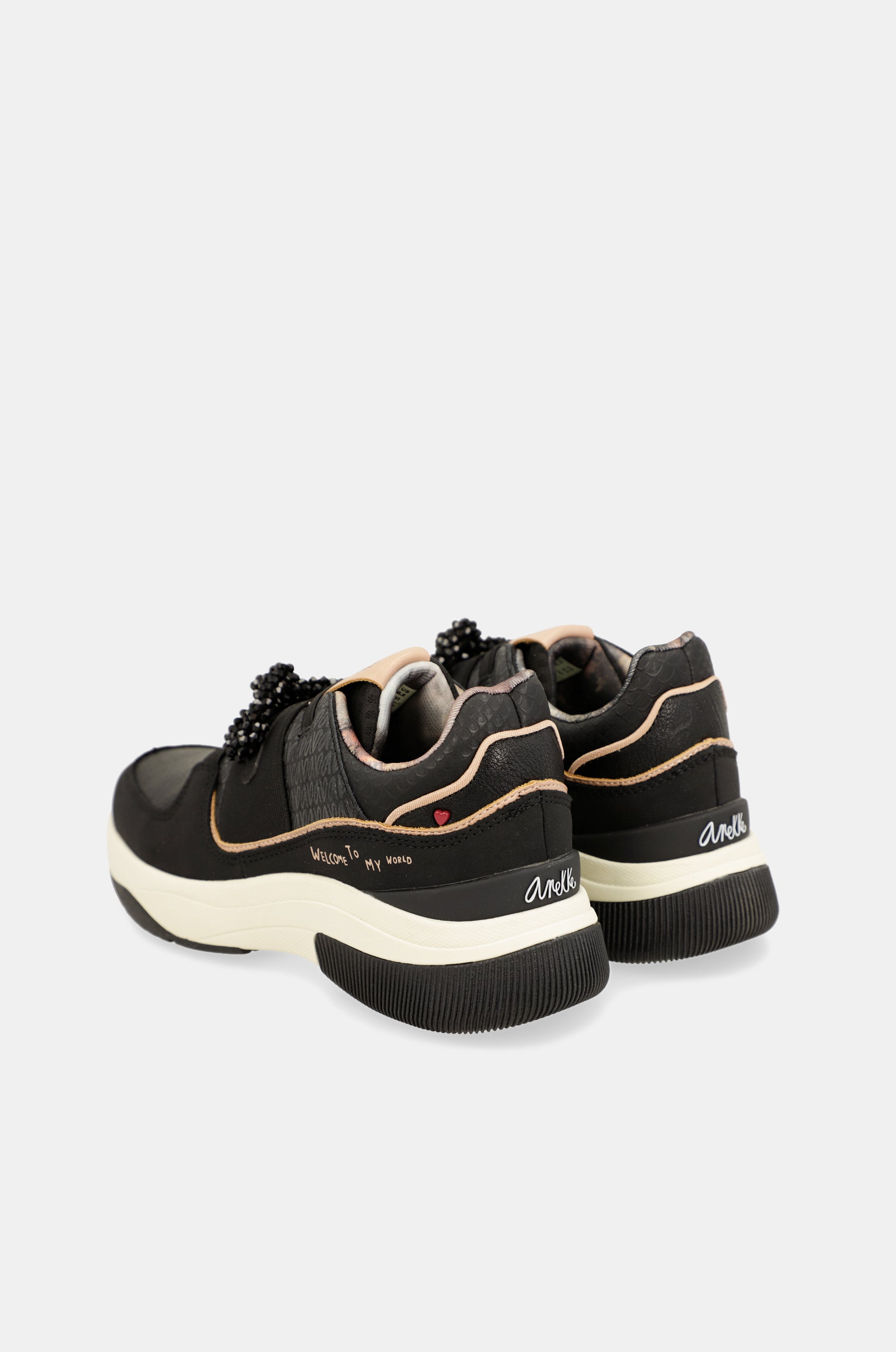 Sportliche schwarze Sneaker
