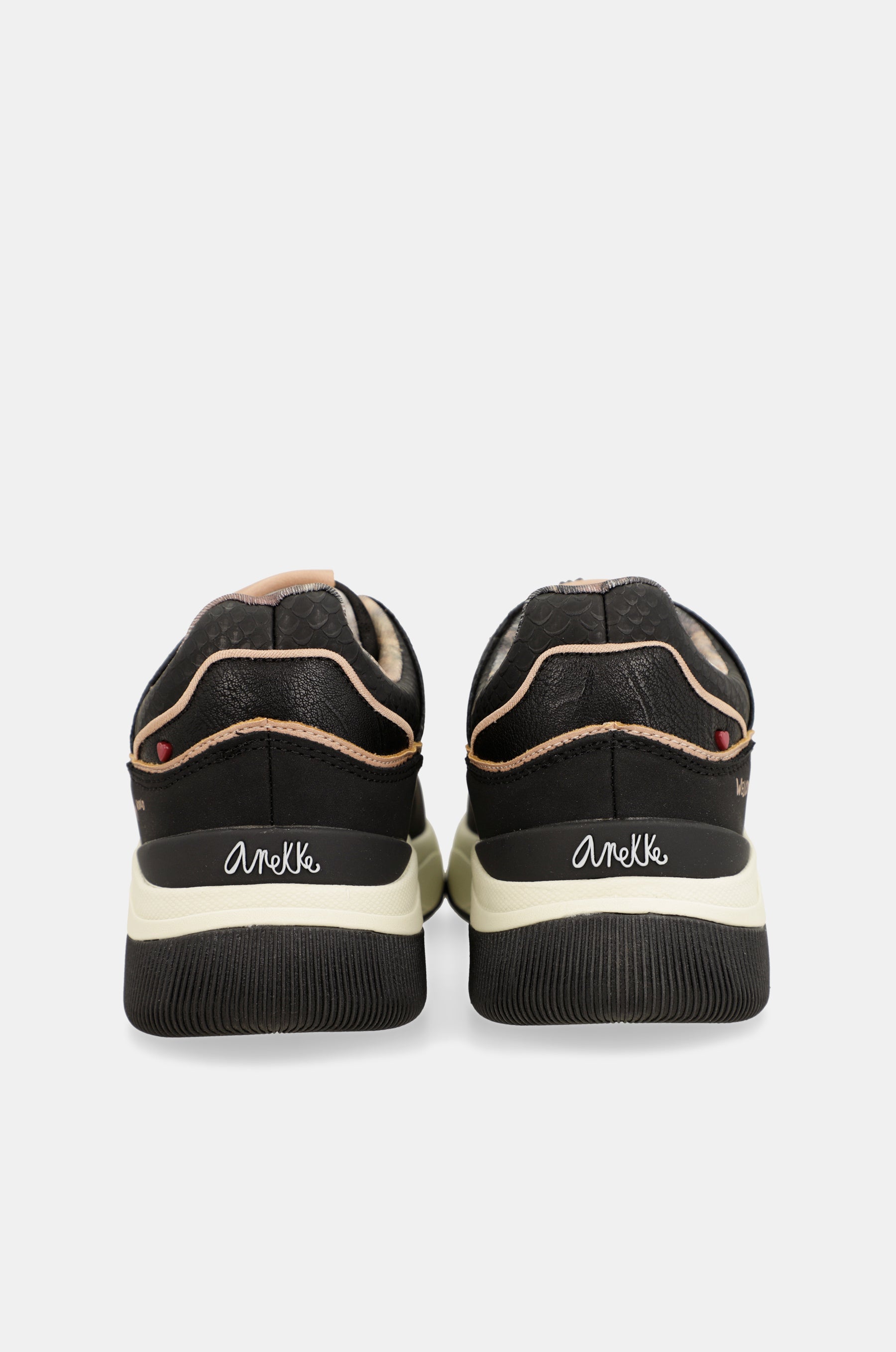 Sportliche schwarze Sneaker