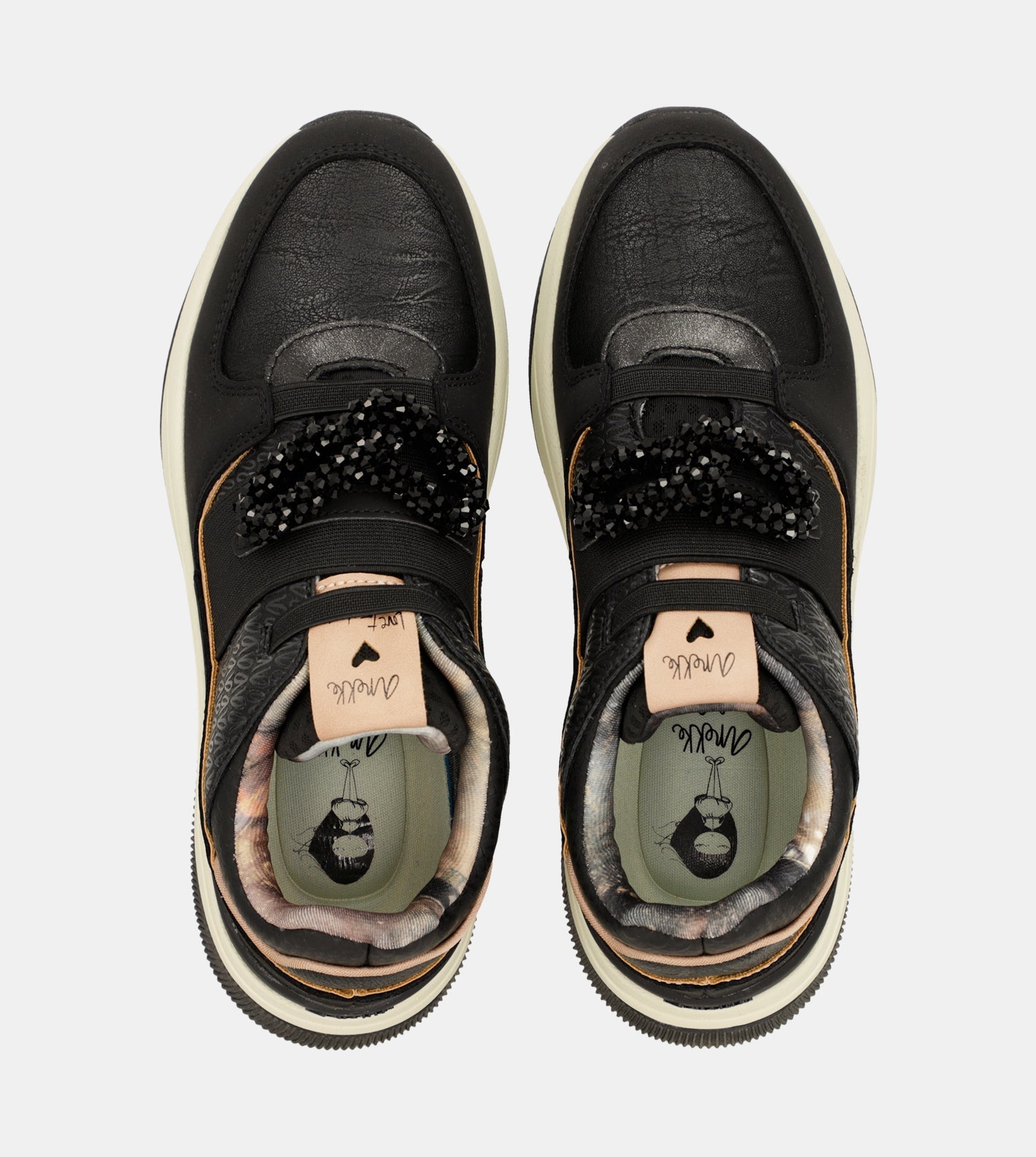 Sportliche schwarze Sneaker