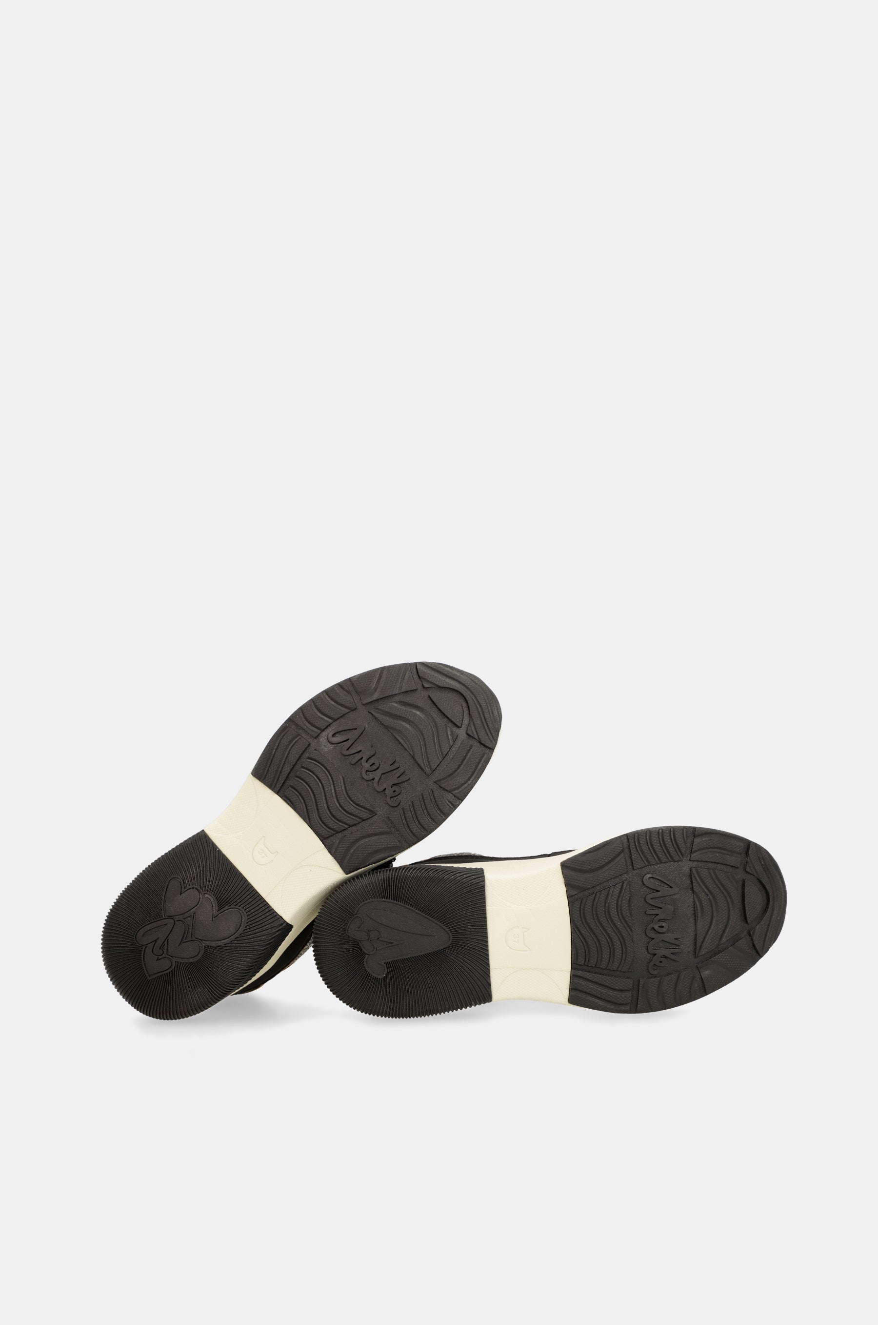 Sportliche schwarze Sneaker