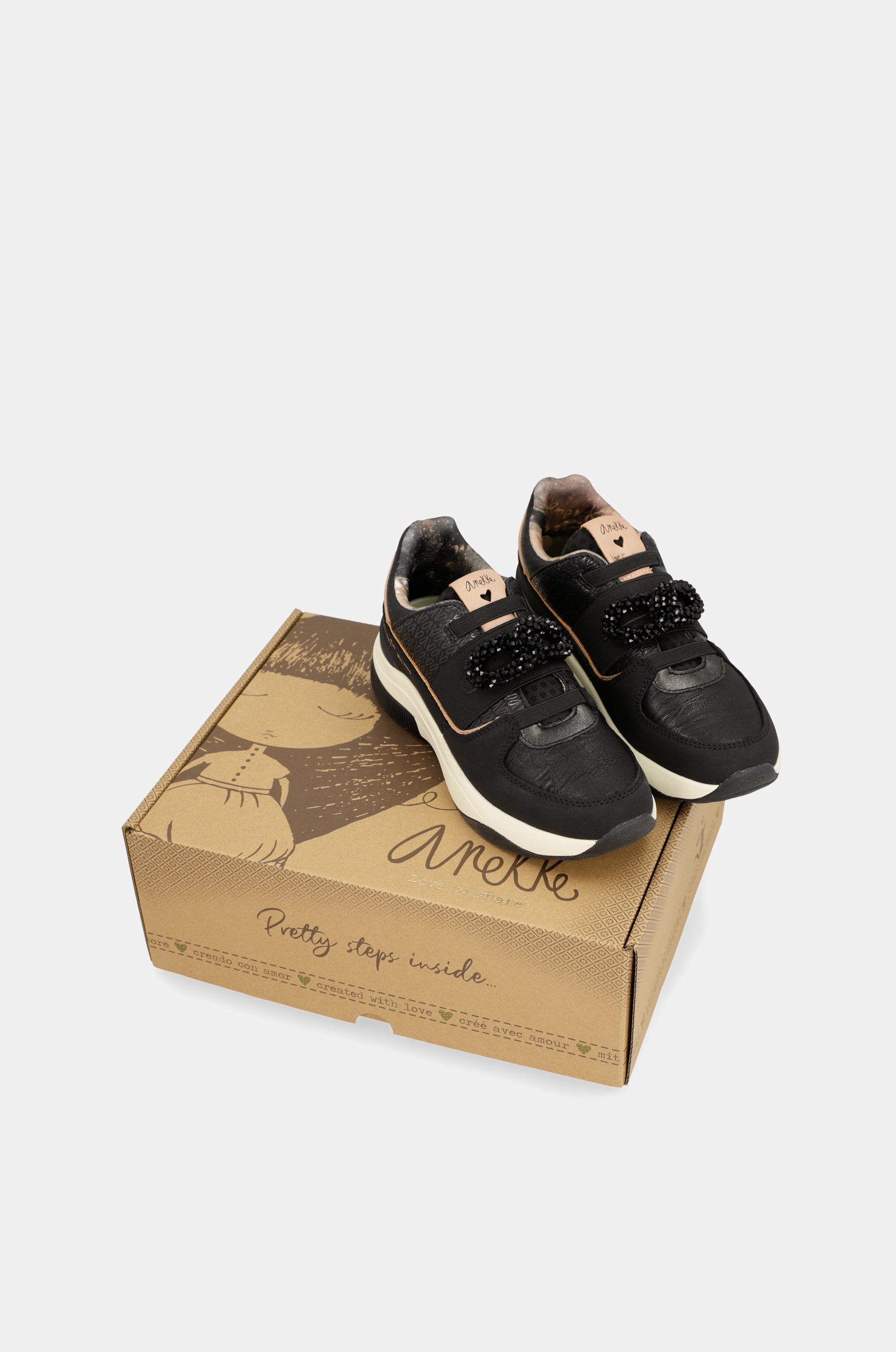 Sportliche schwarze Sneaker