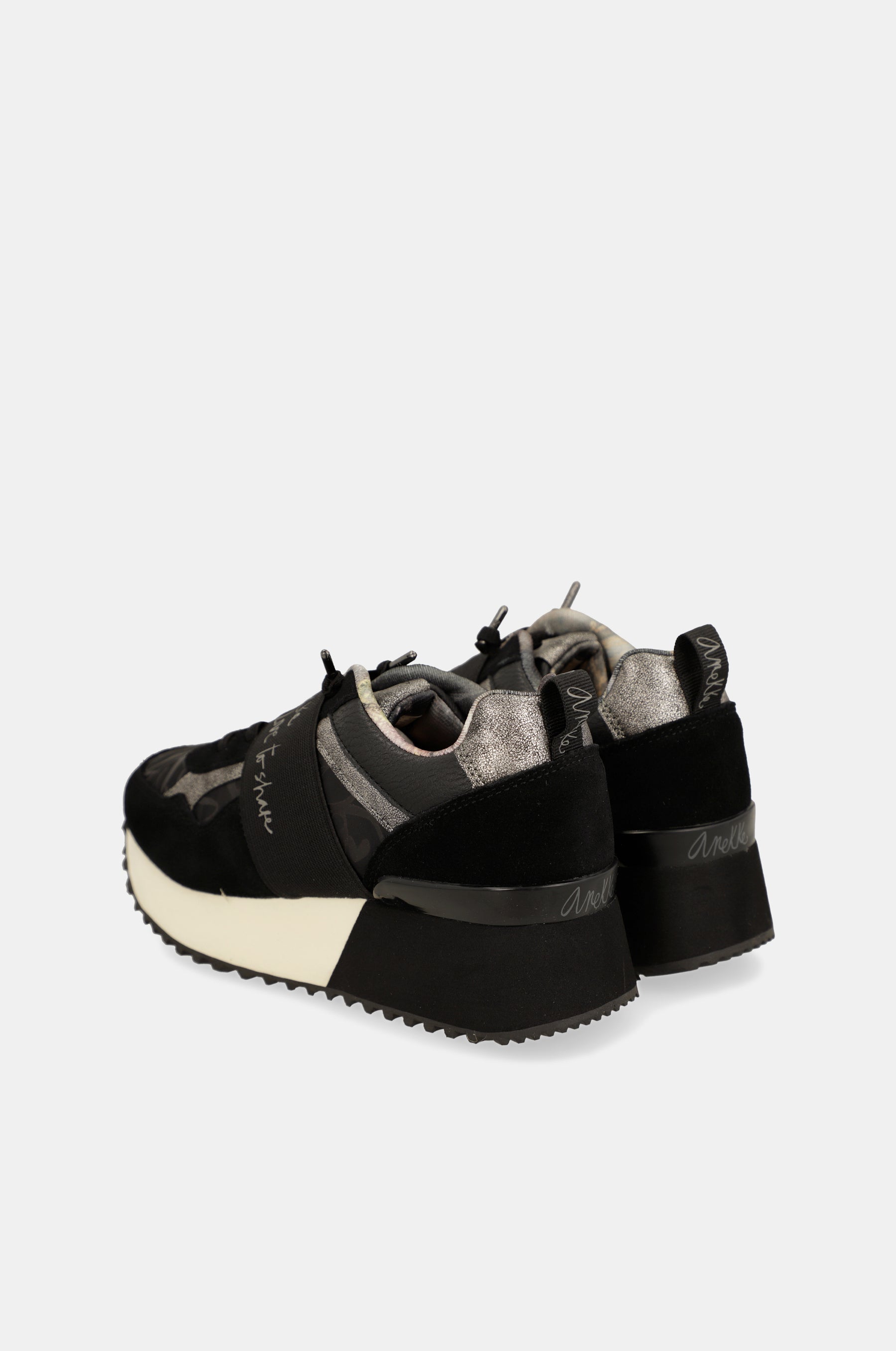 Urban schwarze Sneaker