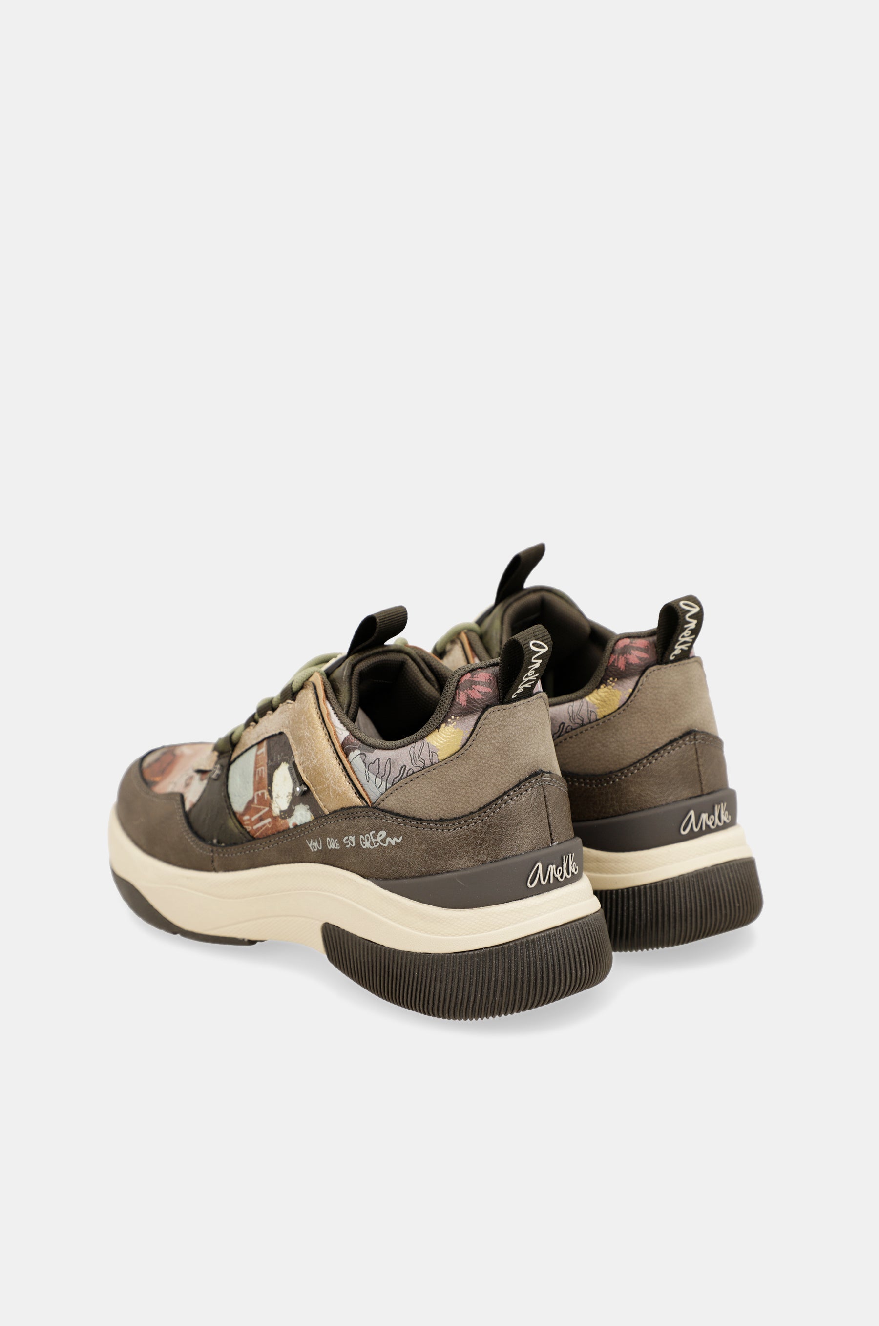Sportliche grüne Turnschuhe