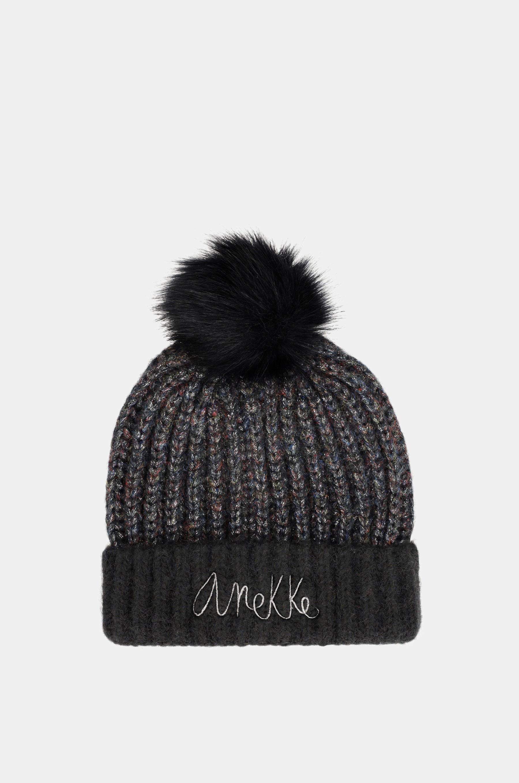 Schwarze Strickmütze mit Bommel