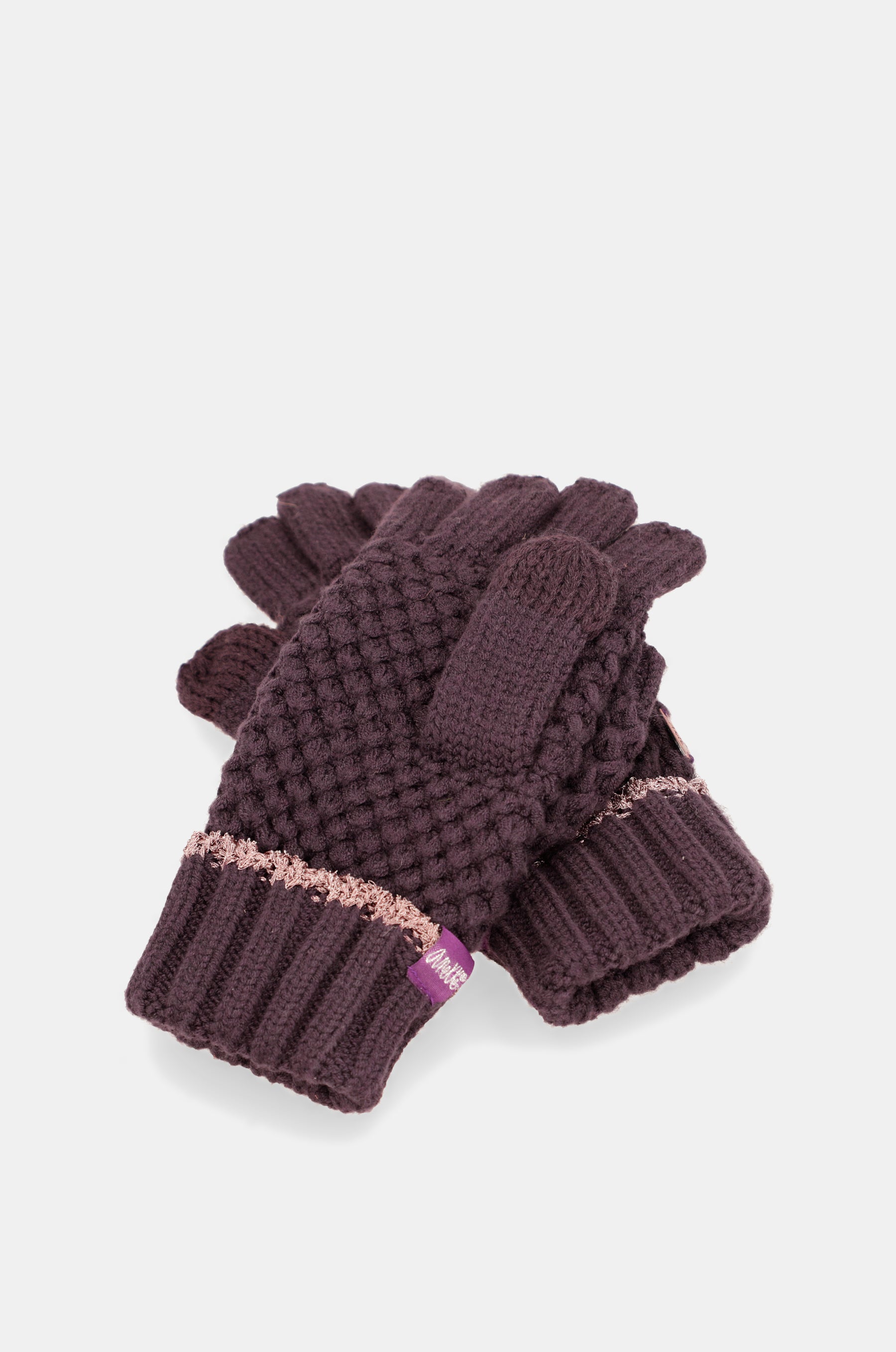 Lila gestrickte Fäustlinge