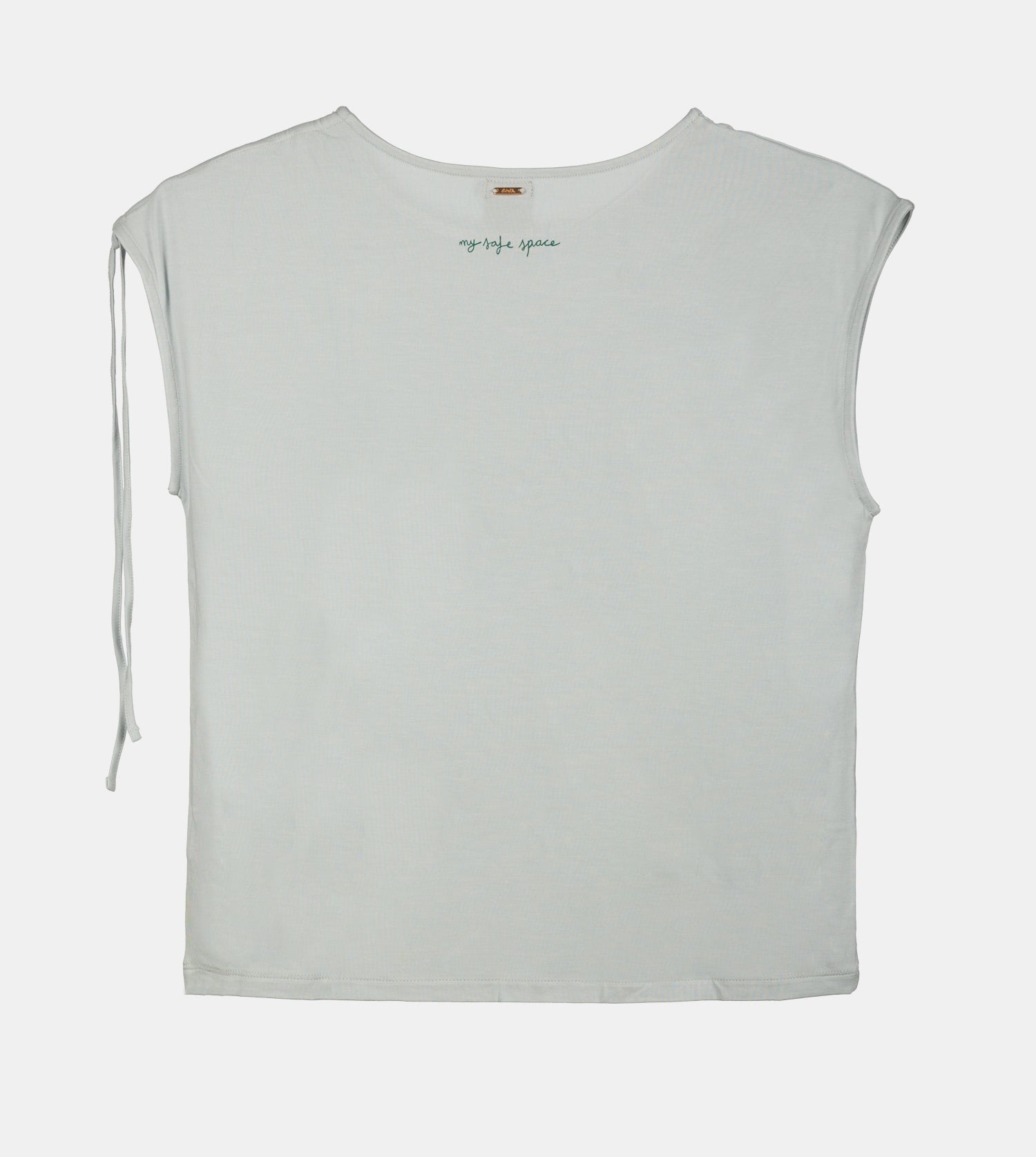 Blaues T-Shirt mit Raffung an einer Schulter