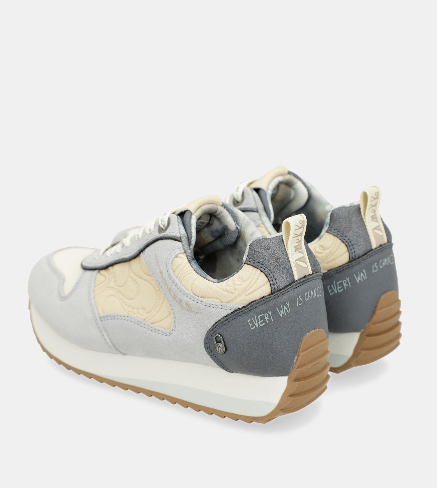 Blaue Sneakers Whispers