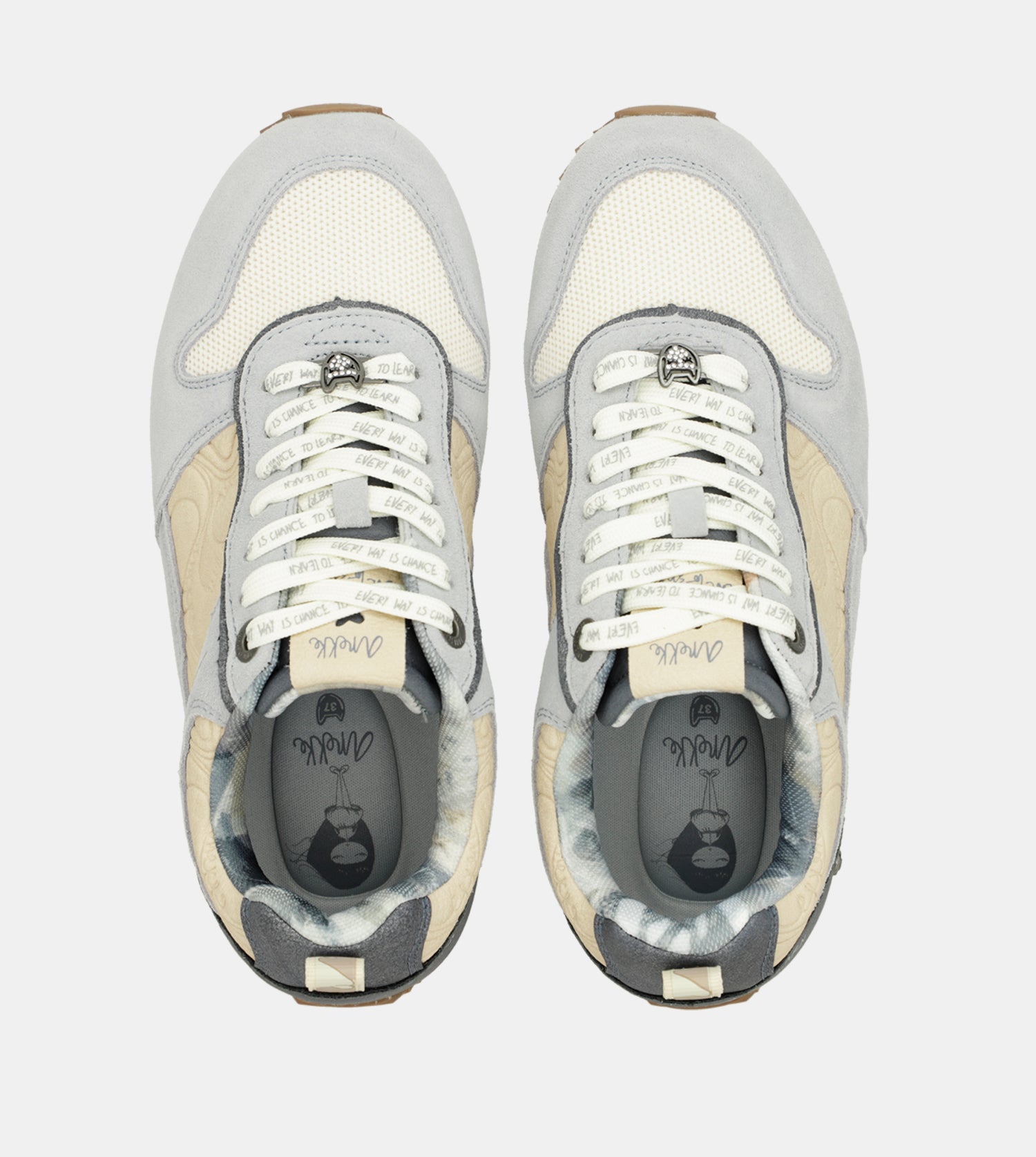 Blaue Sneakers Whispers