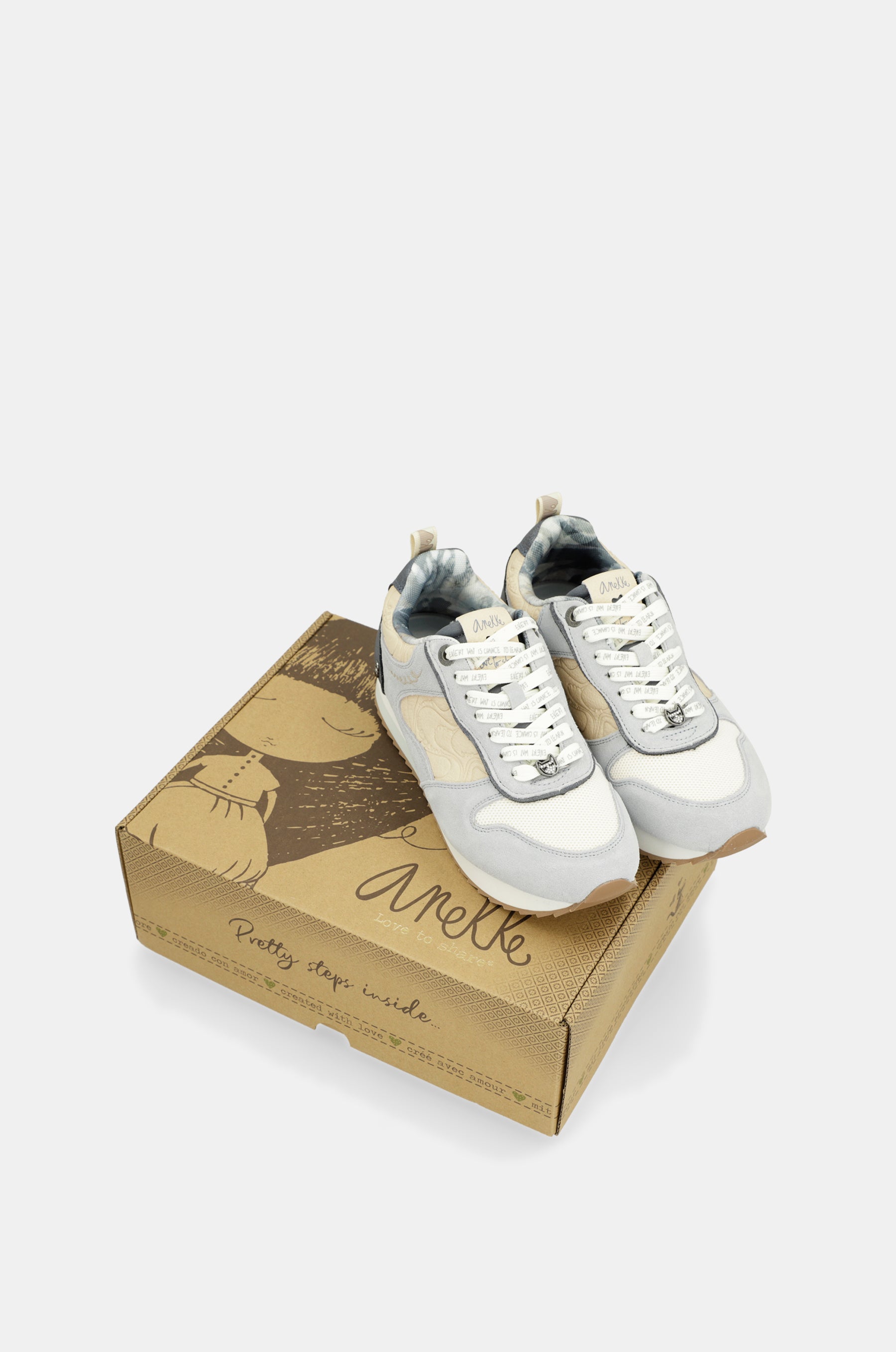 Blaue Sneakers Whispers