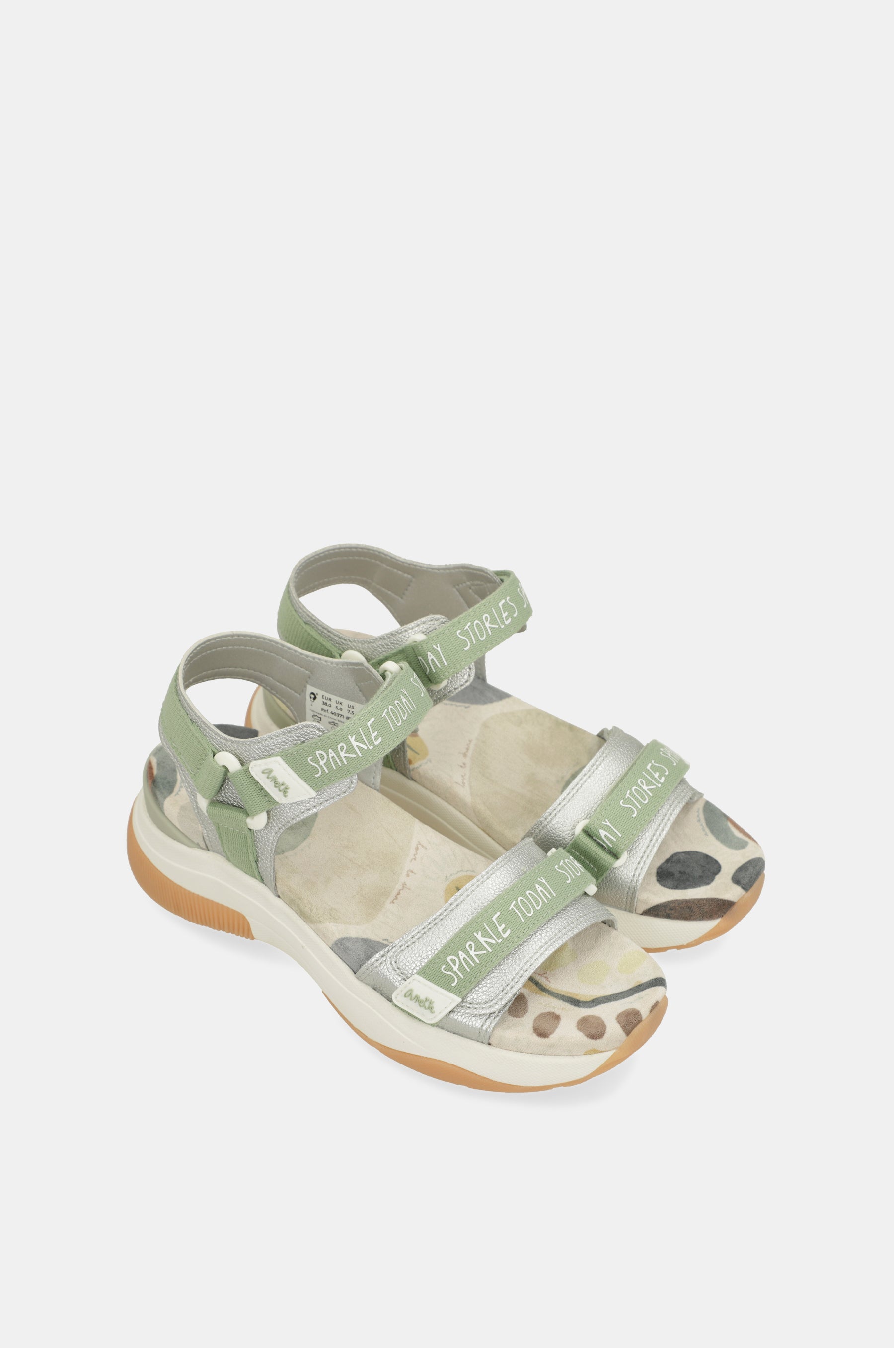 Grüne Sportsandalen
