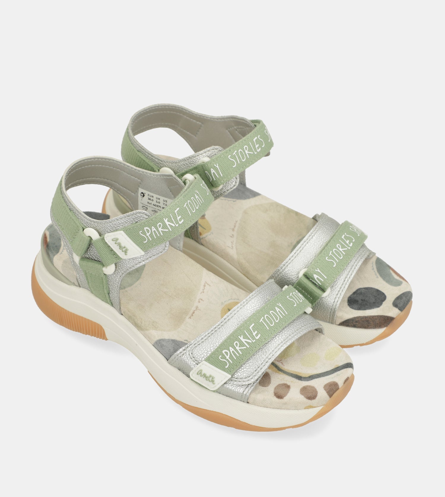 Grüne Sportsandalen