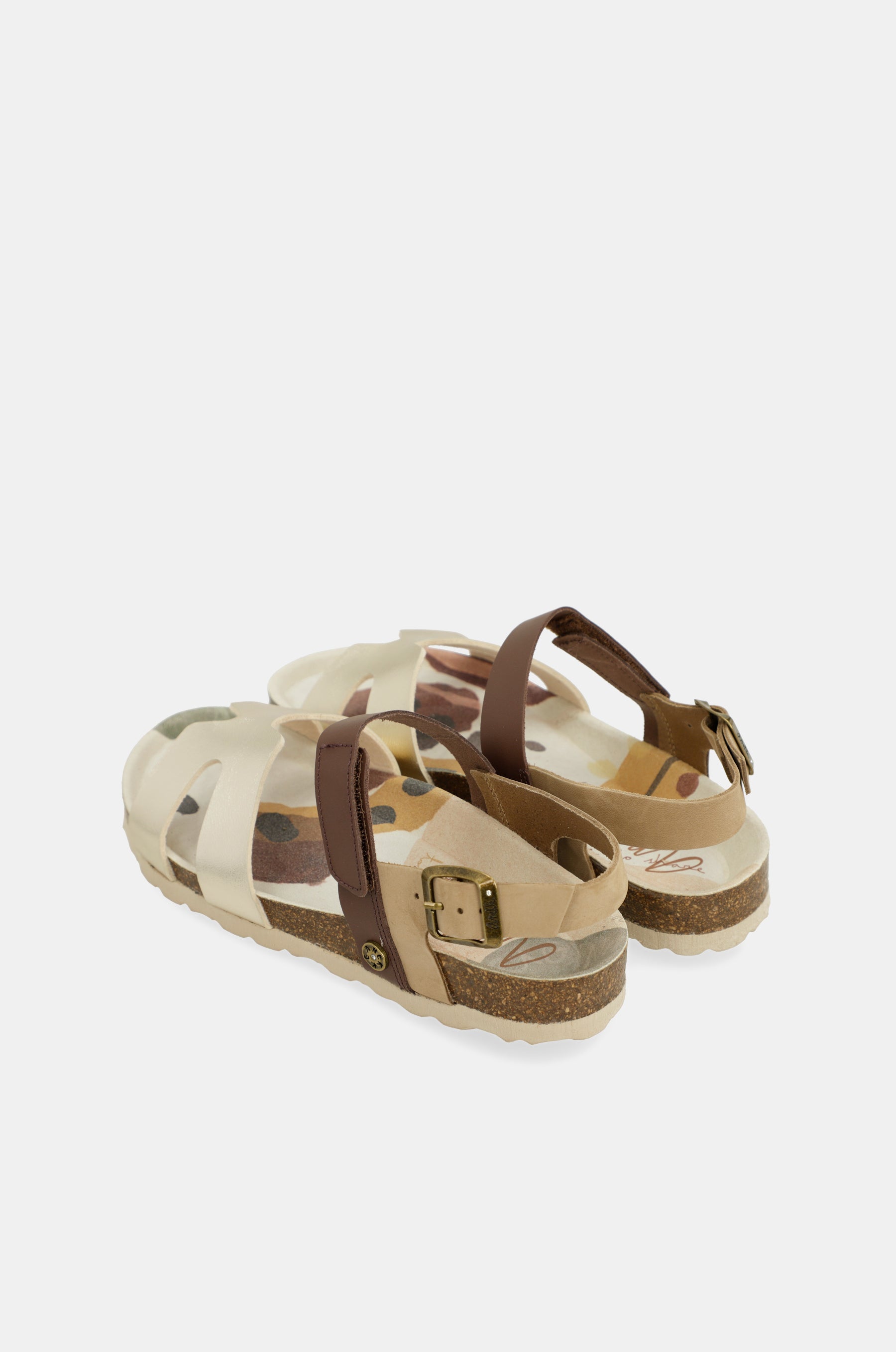 Goldene und braune Sandalen