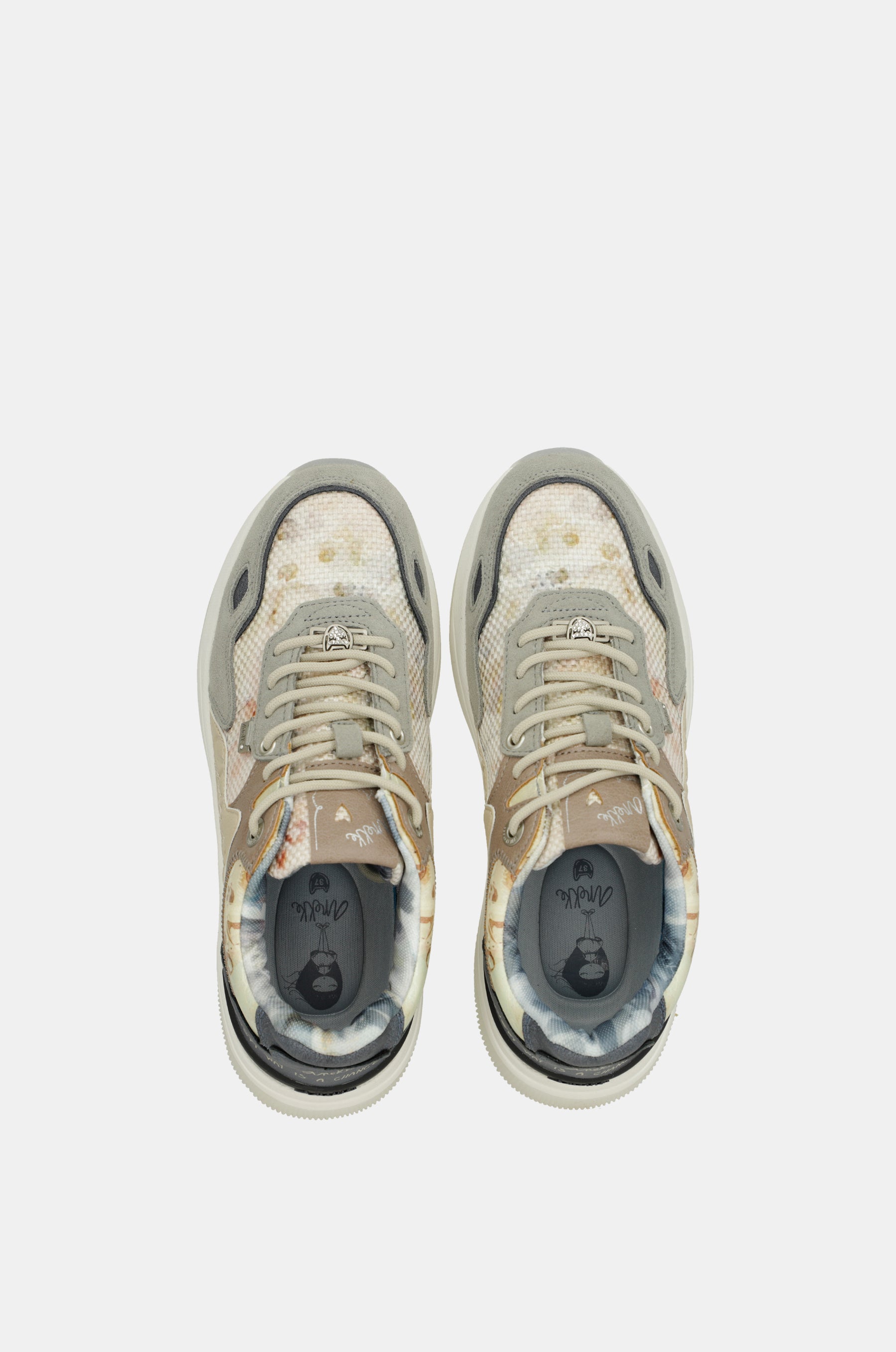 Beige sneakers Memories