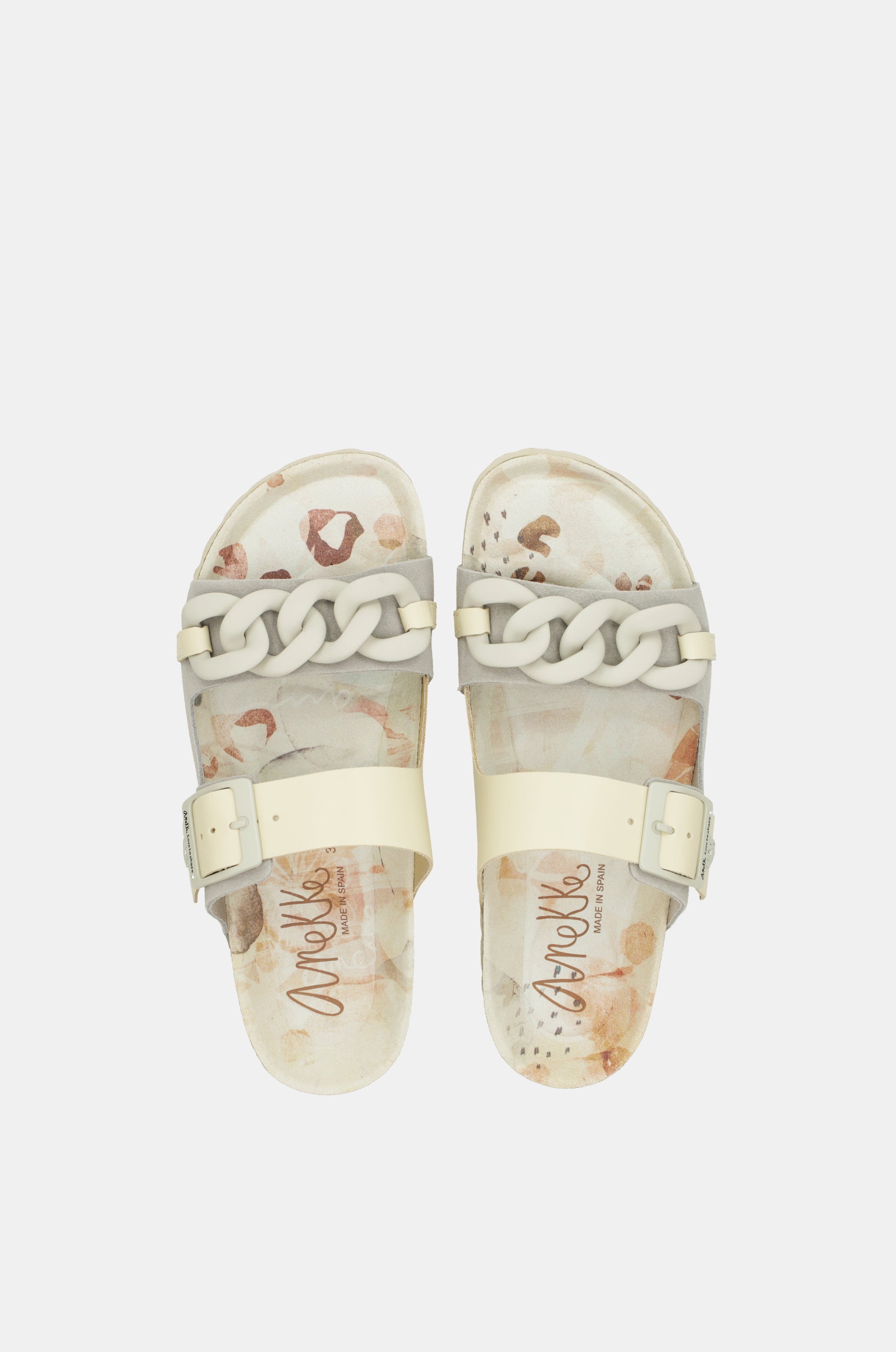 Graue Bio-Sandalen mit Kettendetail