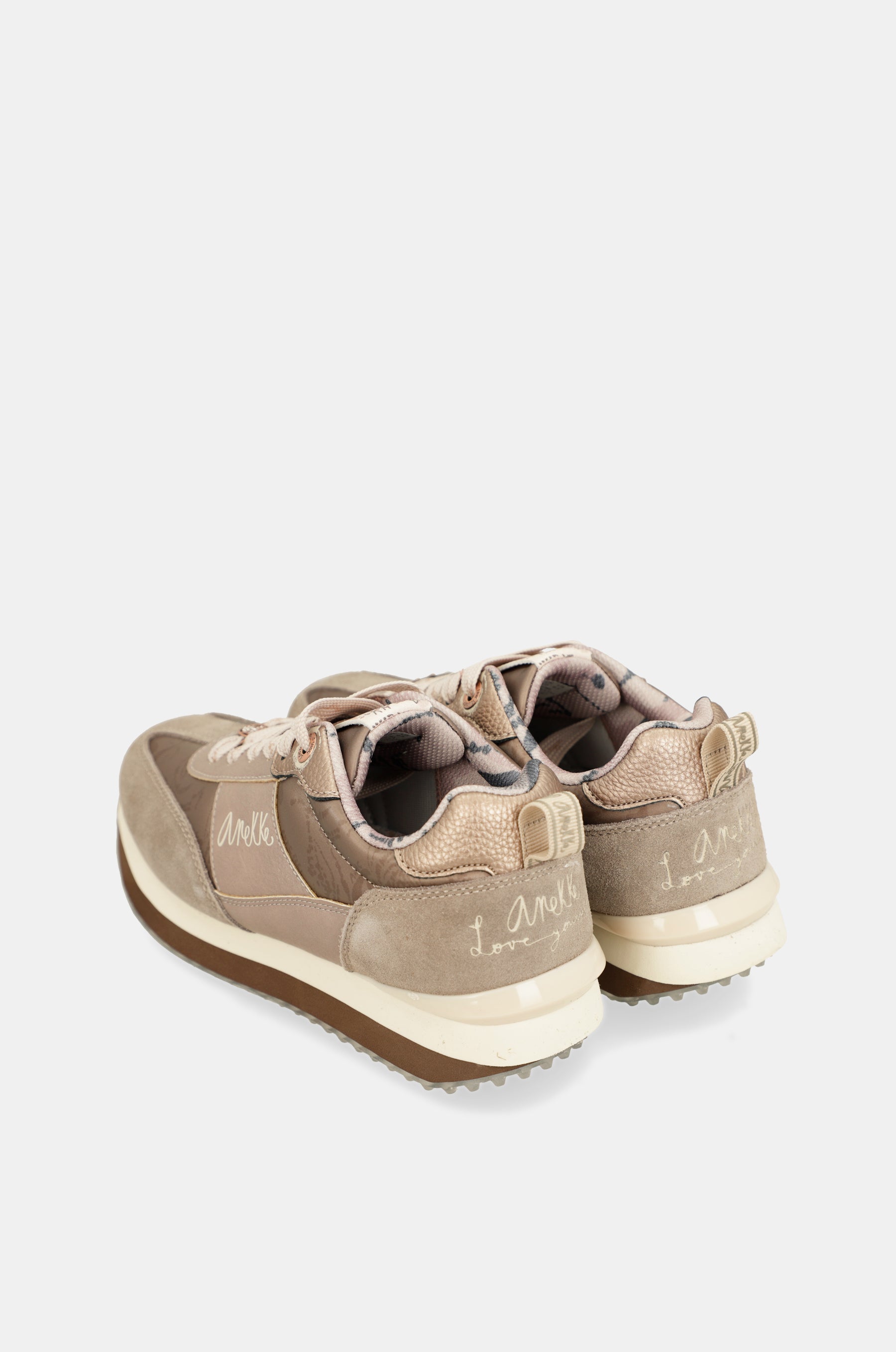 Sneakers beige mit mehrfarbiger Sohle