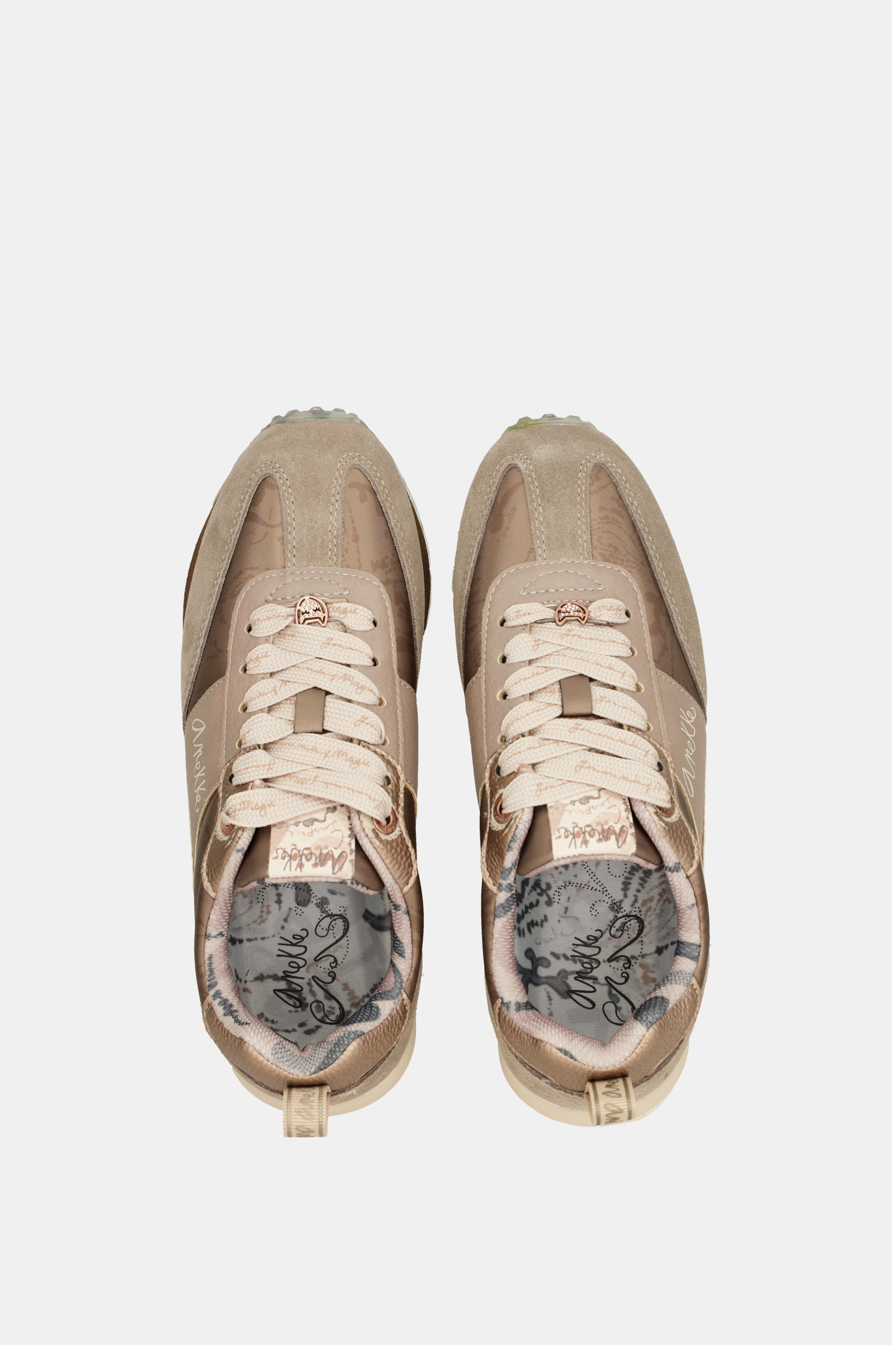 Sneakers beige mit mehrfarbiger Sohle