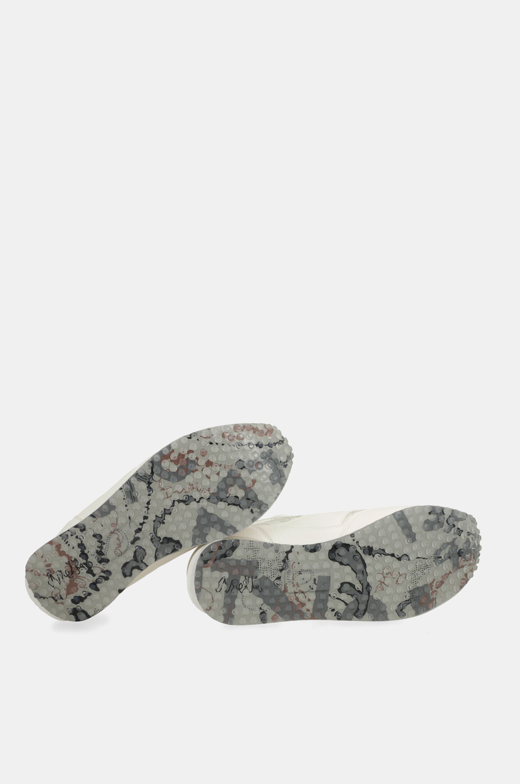 Sneakers weiß mit mehrfarbiger Sohle