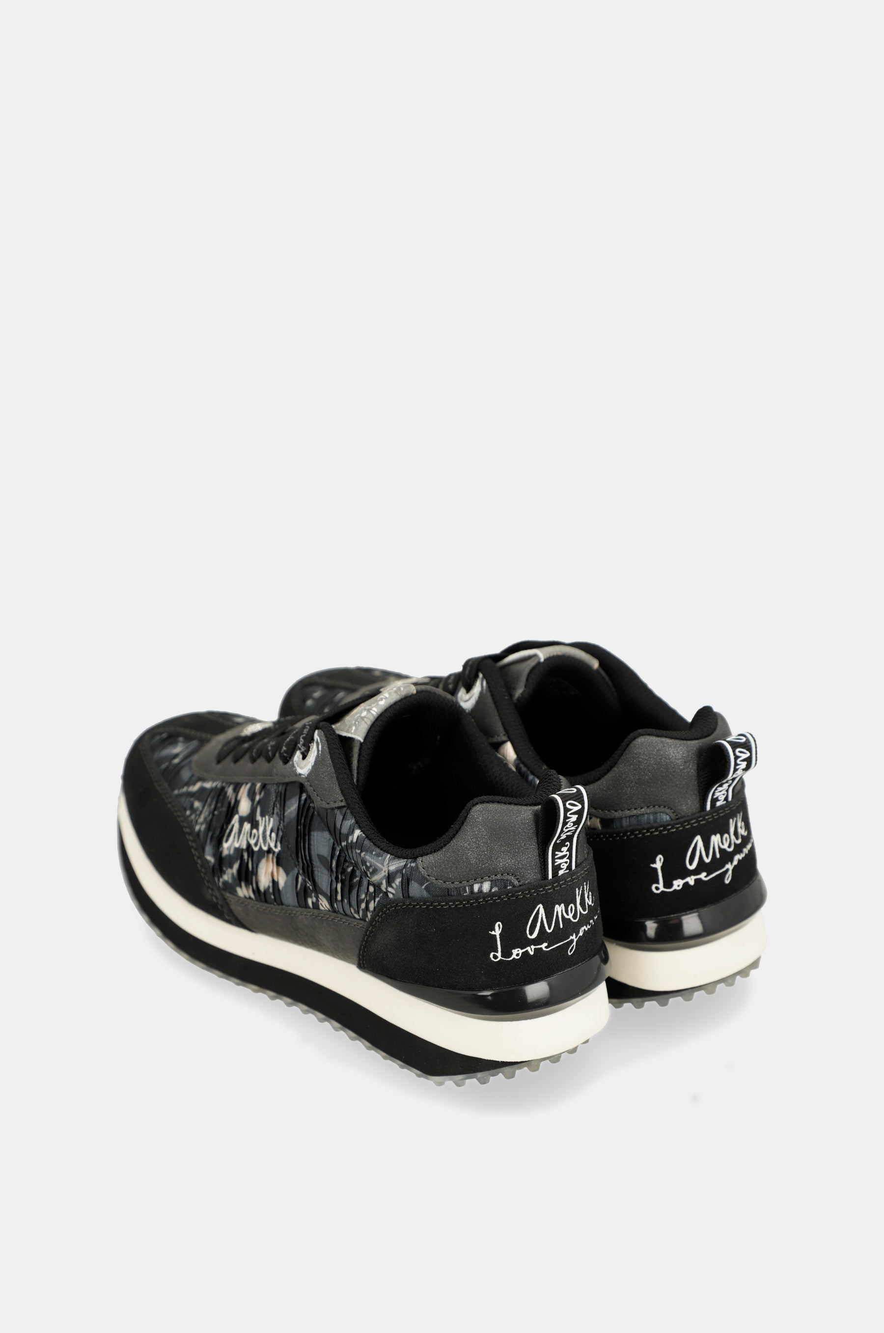 Sneakers schwarz mit mehrfarbiger Sohle