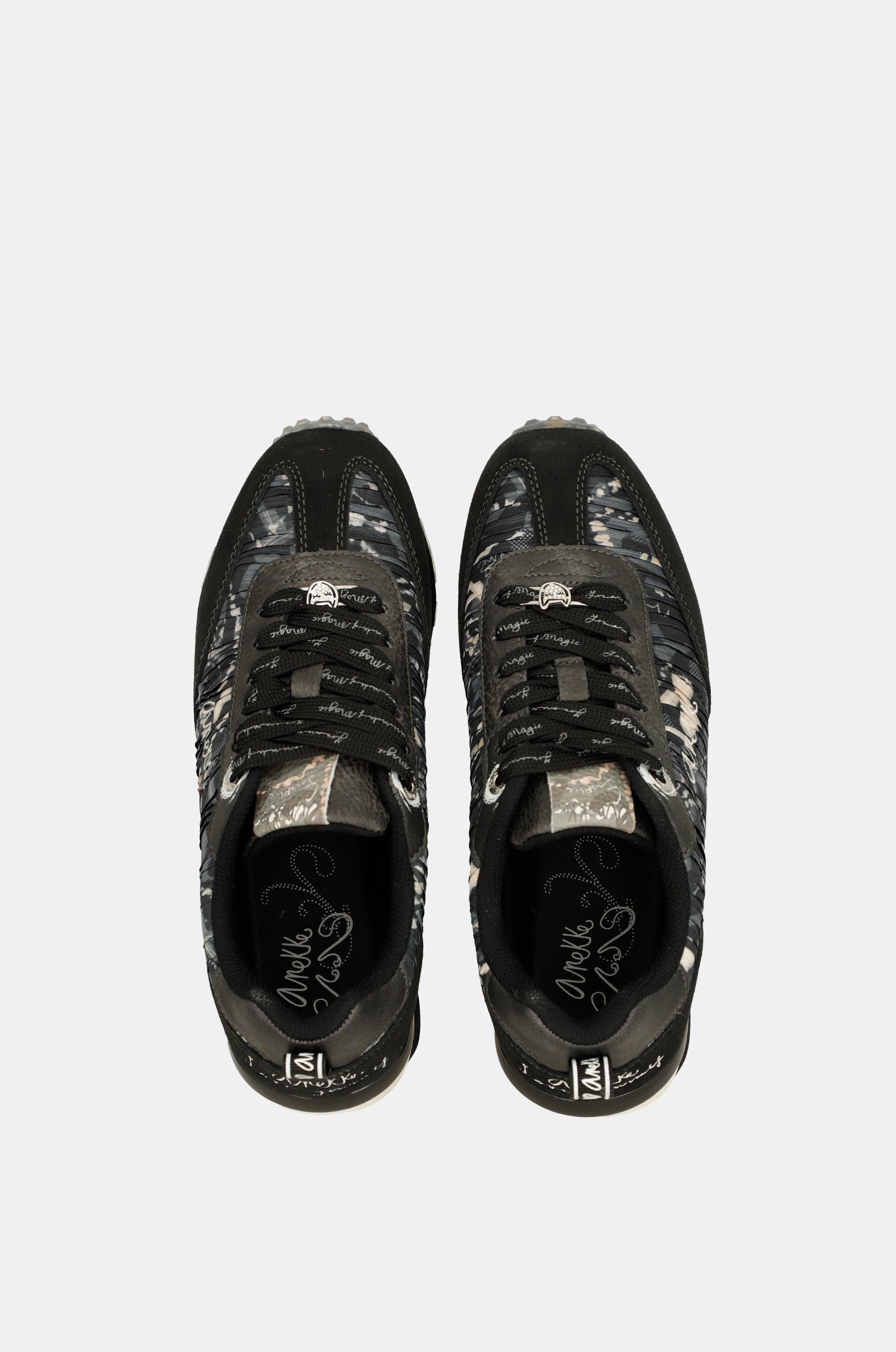 Sneakers schwarz mit mehrfarbiger Sohle