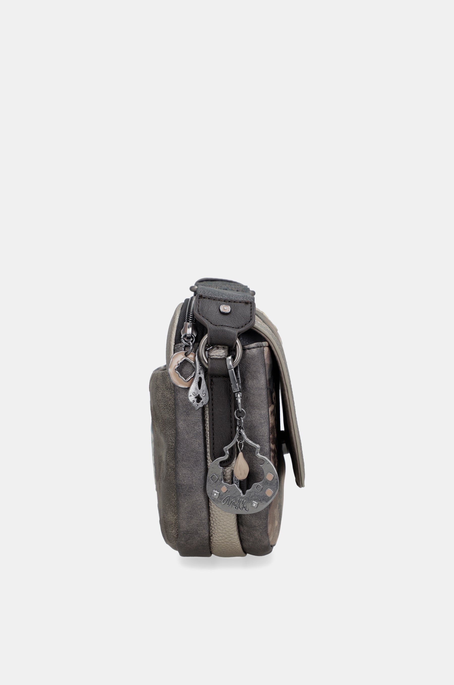 Umhängetasche oval mit Klappe Real