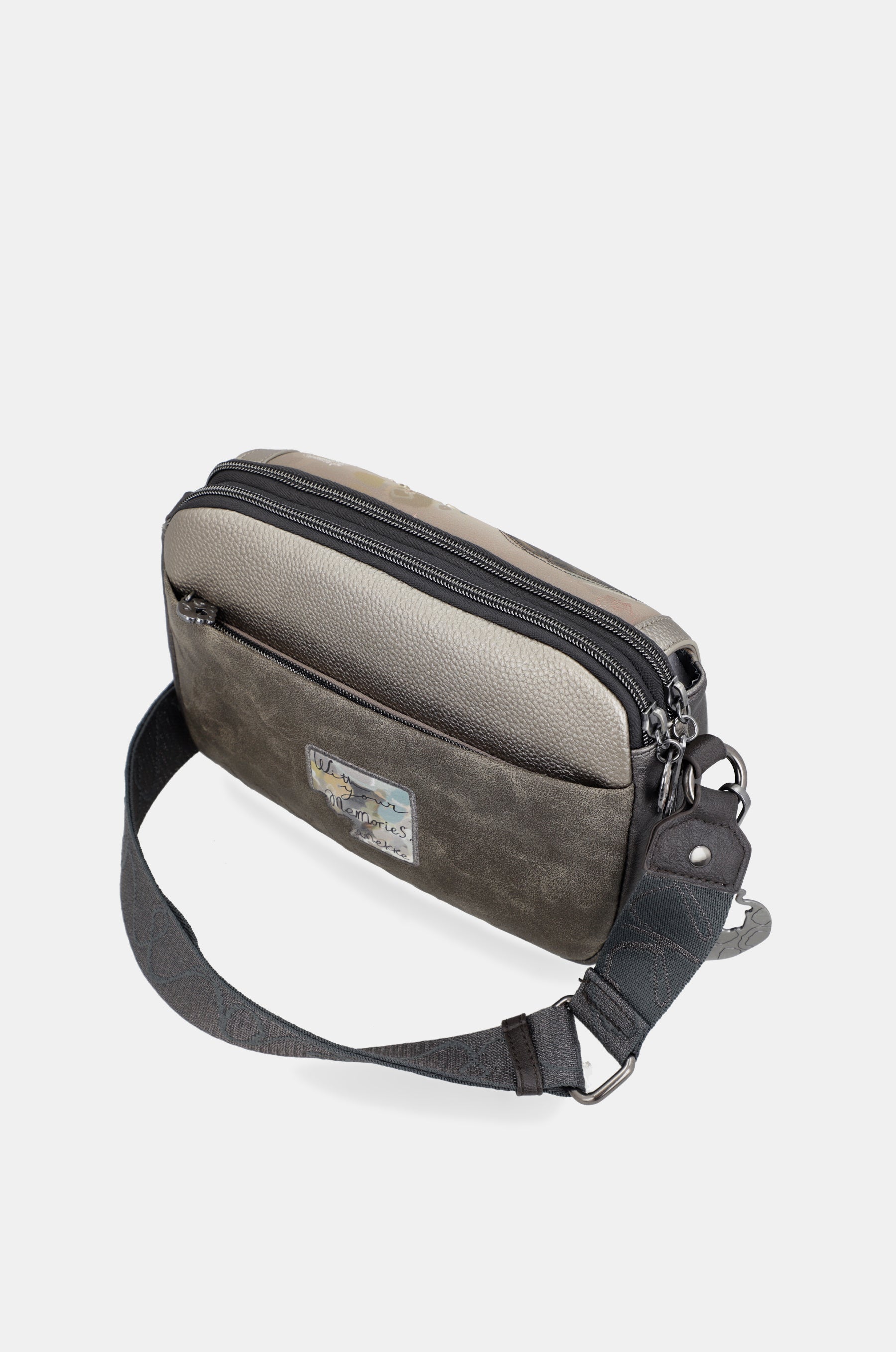 Umhängetasche oval mit Klappe Real