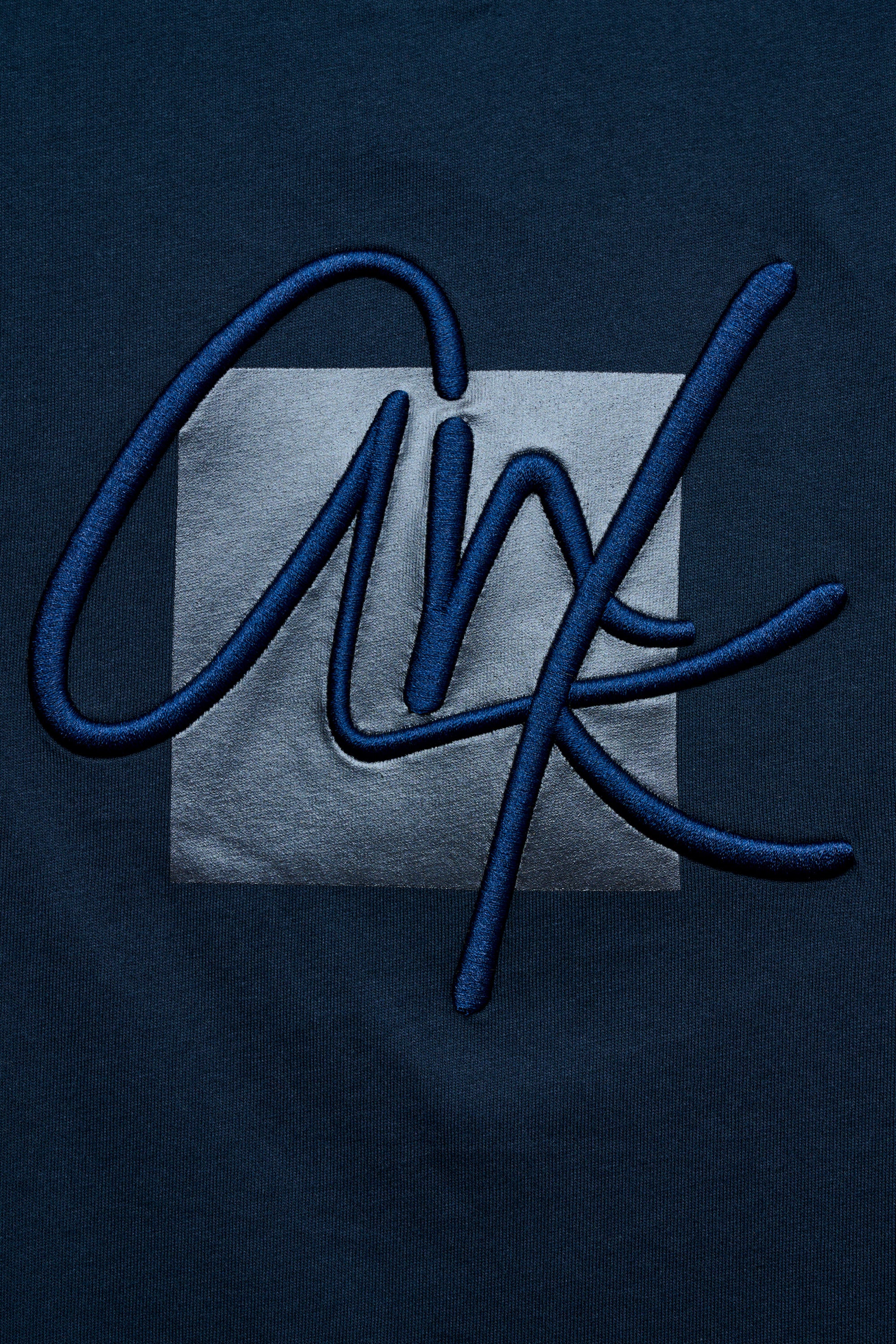 Maineblaues T-Shirt mit Puffärmeln