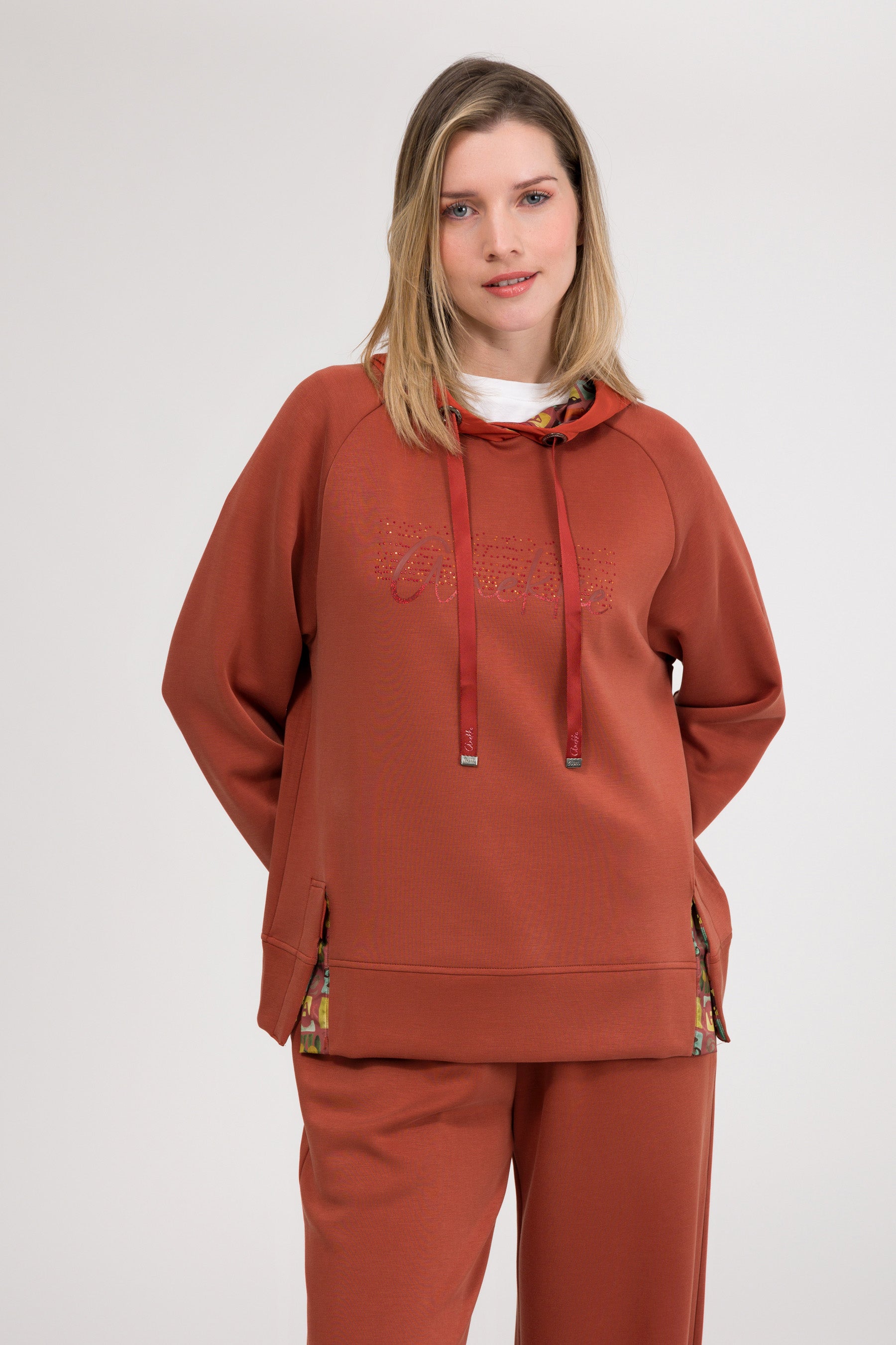 Langärmliges Sweatshirt mit Kapuze