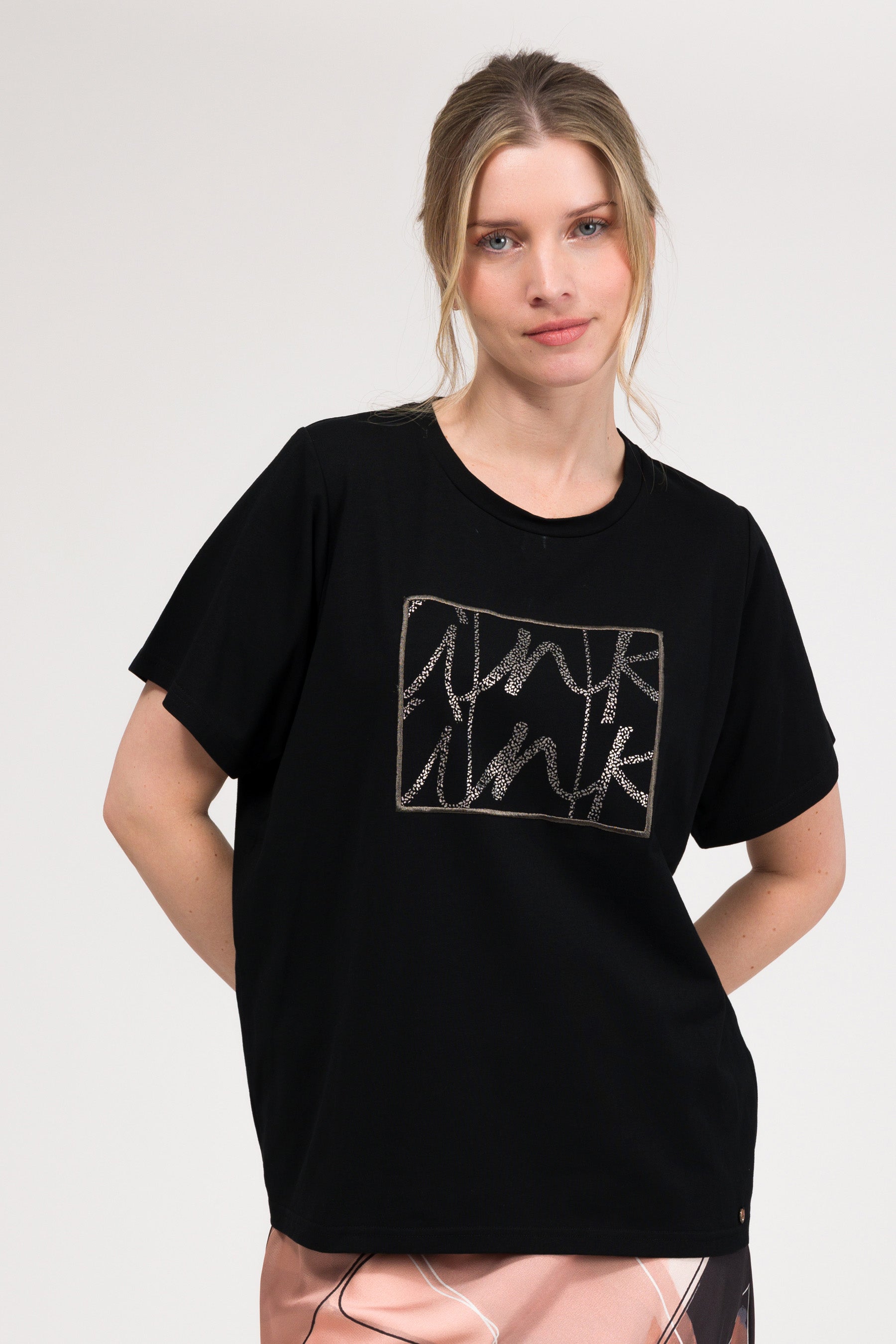 Schwarzes Kurzarm-T-Shirt