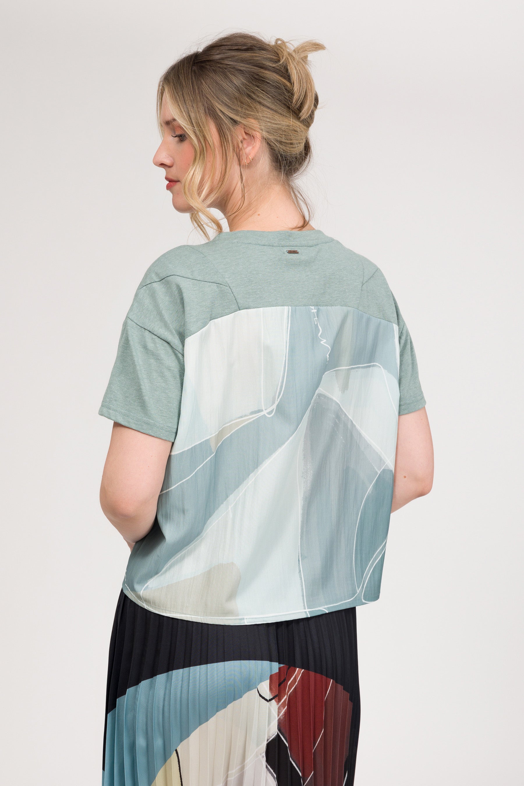 Blaues Kurzarm-T-Shirt