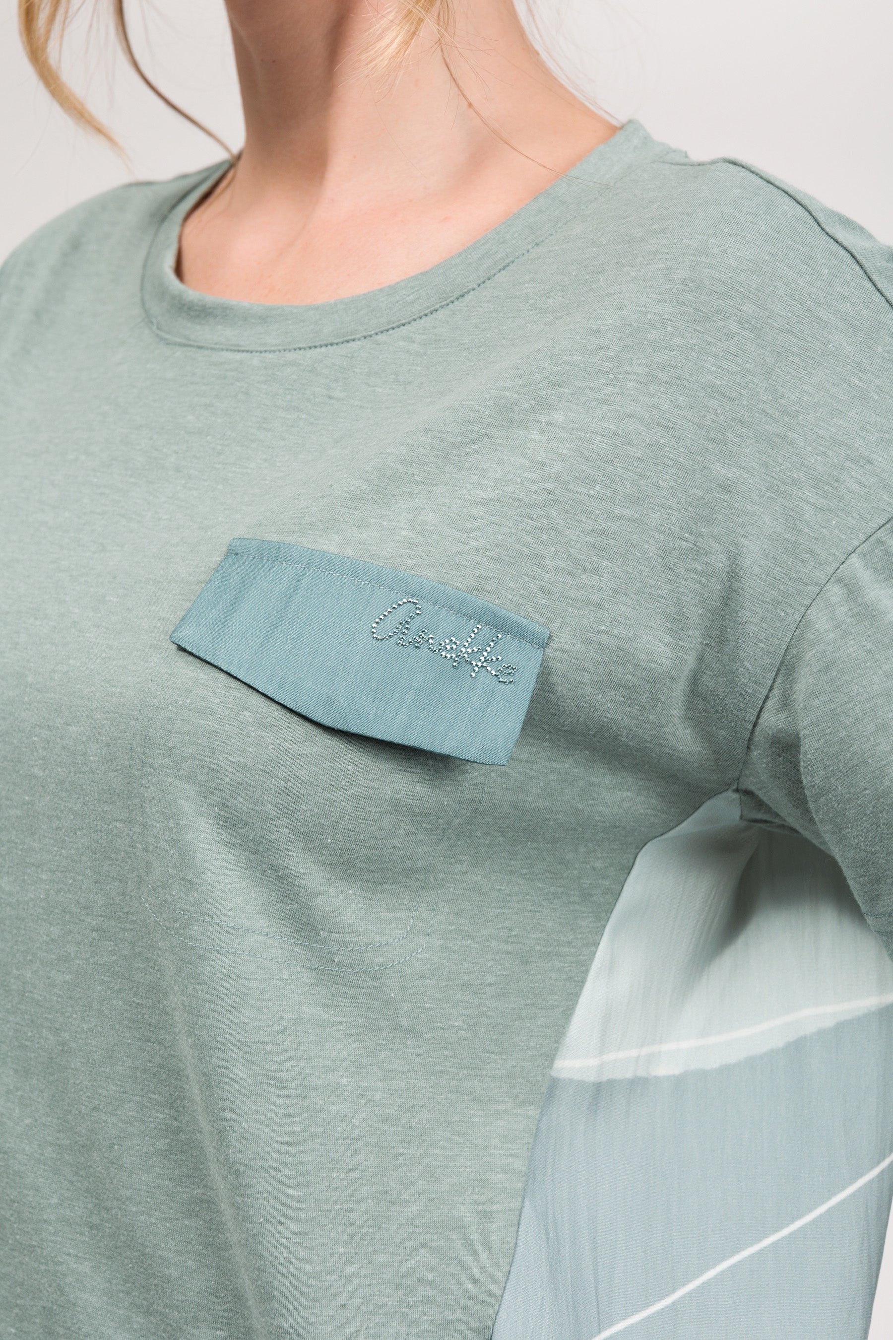 Blaues Kurzarm-T-Shirt