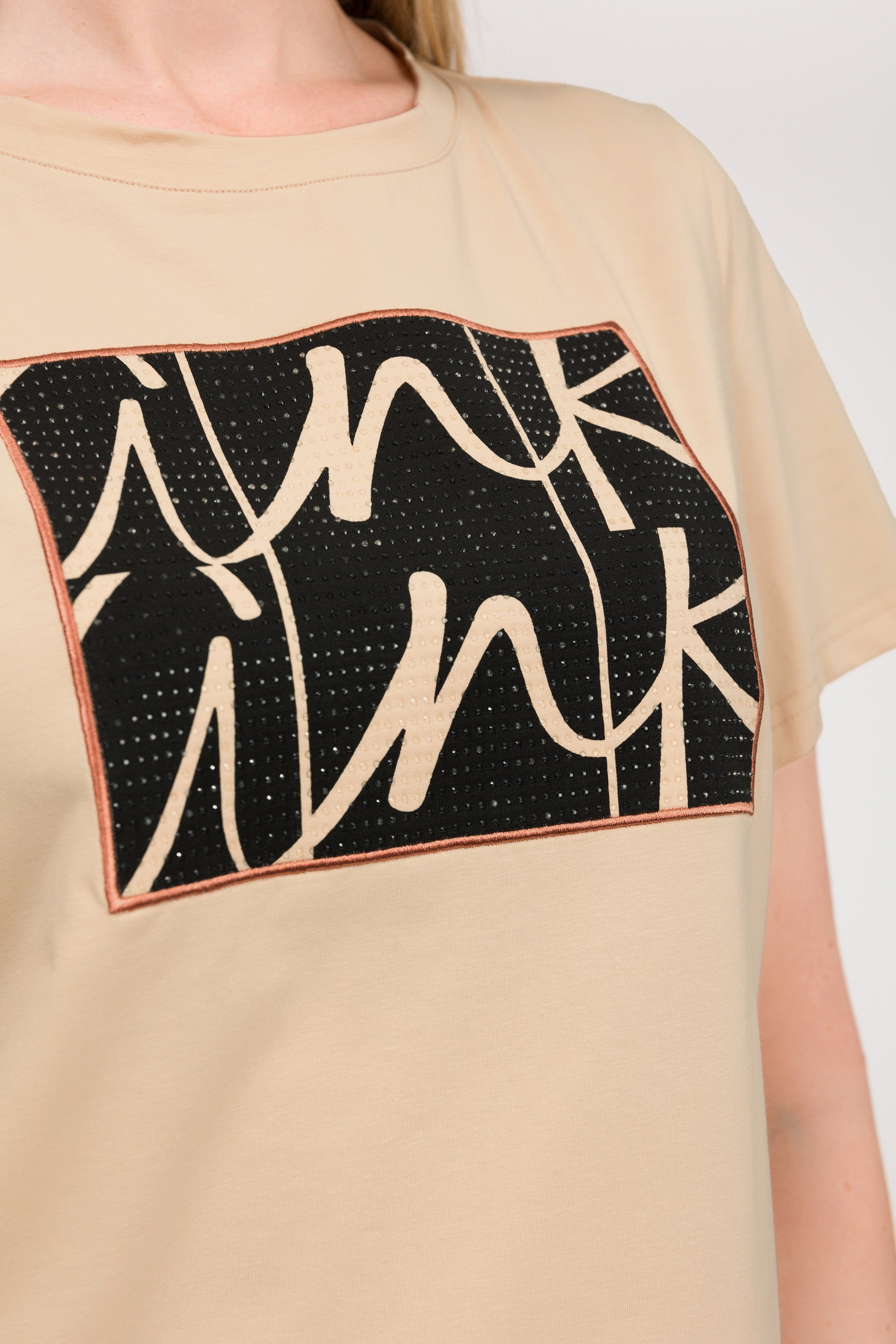 Beiges Kurzarm-T-Shirt