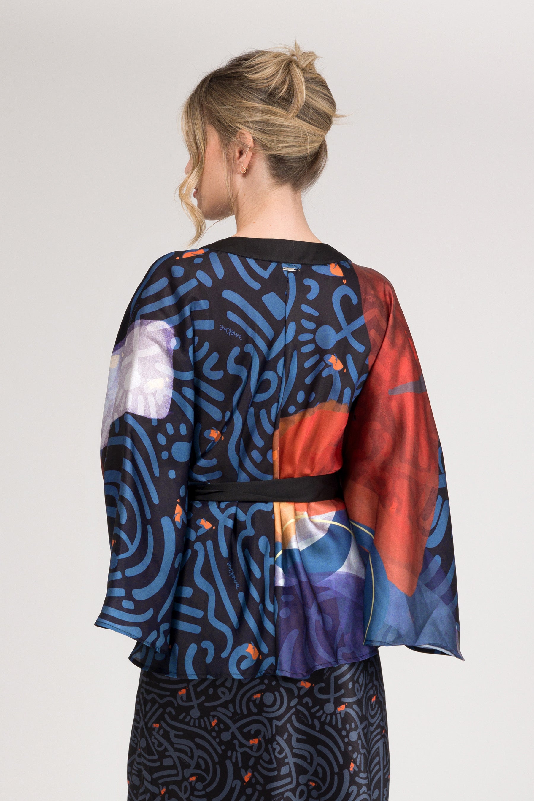 Fließender Kimono mit Muster