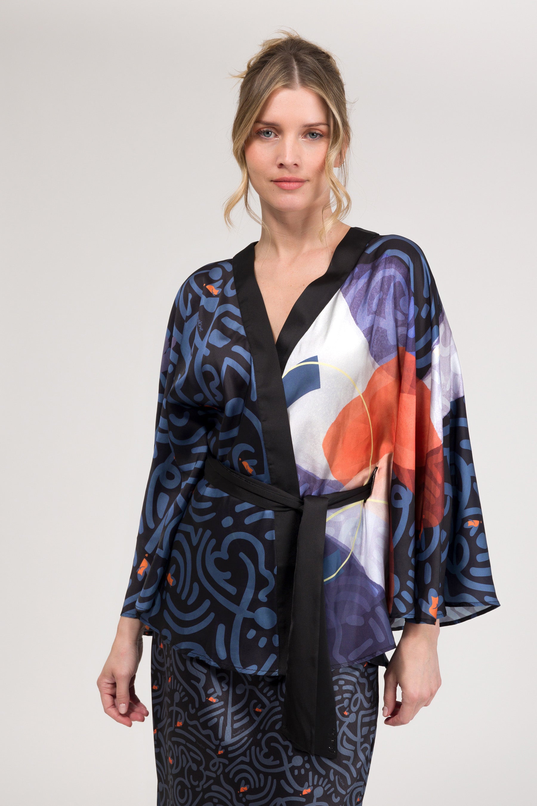 Fließender Kimono mit Muster