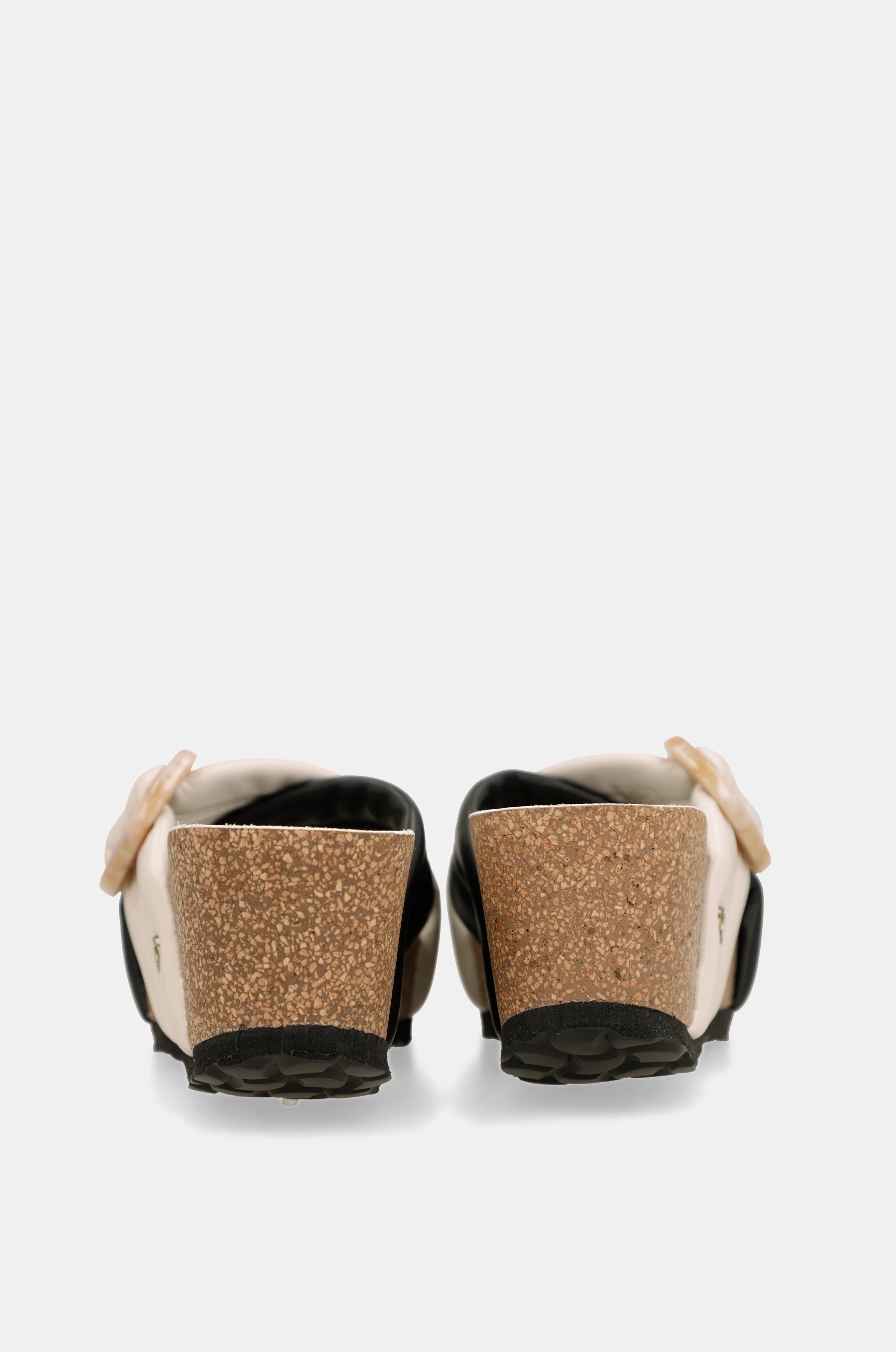 Schwarz-weiße Kreuzsandalen